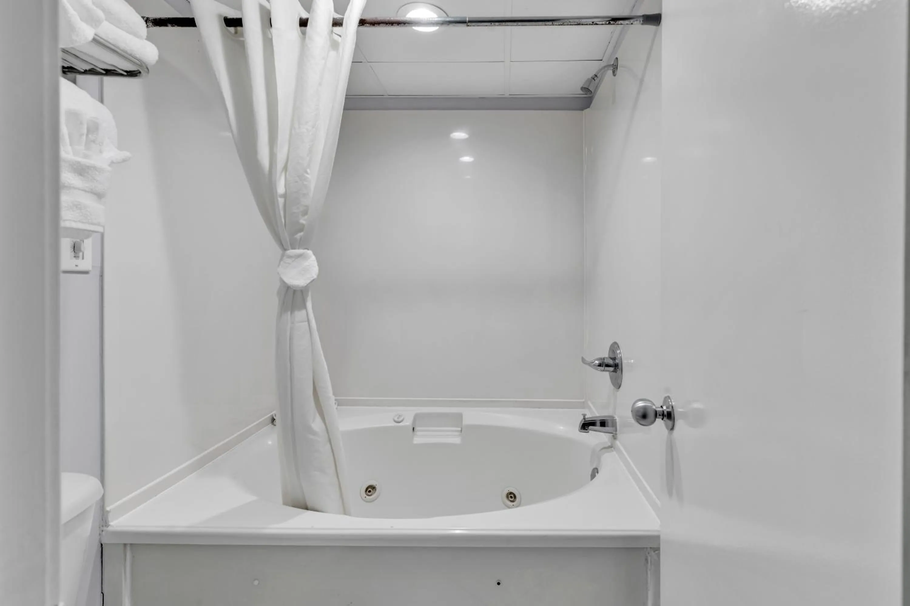 Bathroom in Boardwalk Beach Resort Condo w Oceanfront Balcony