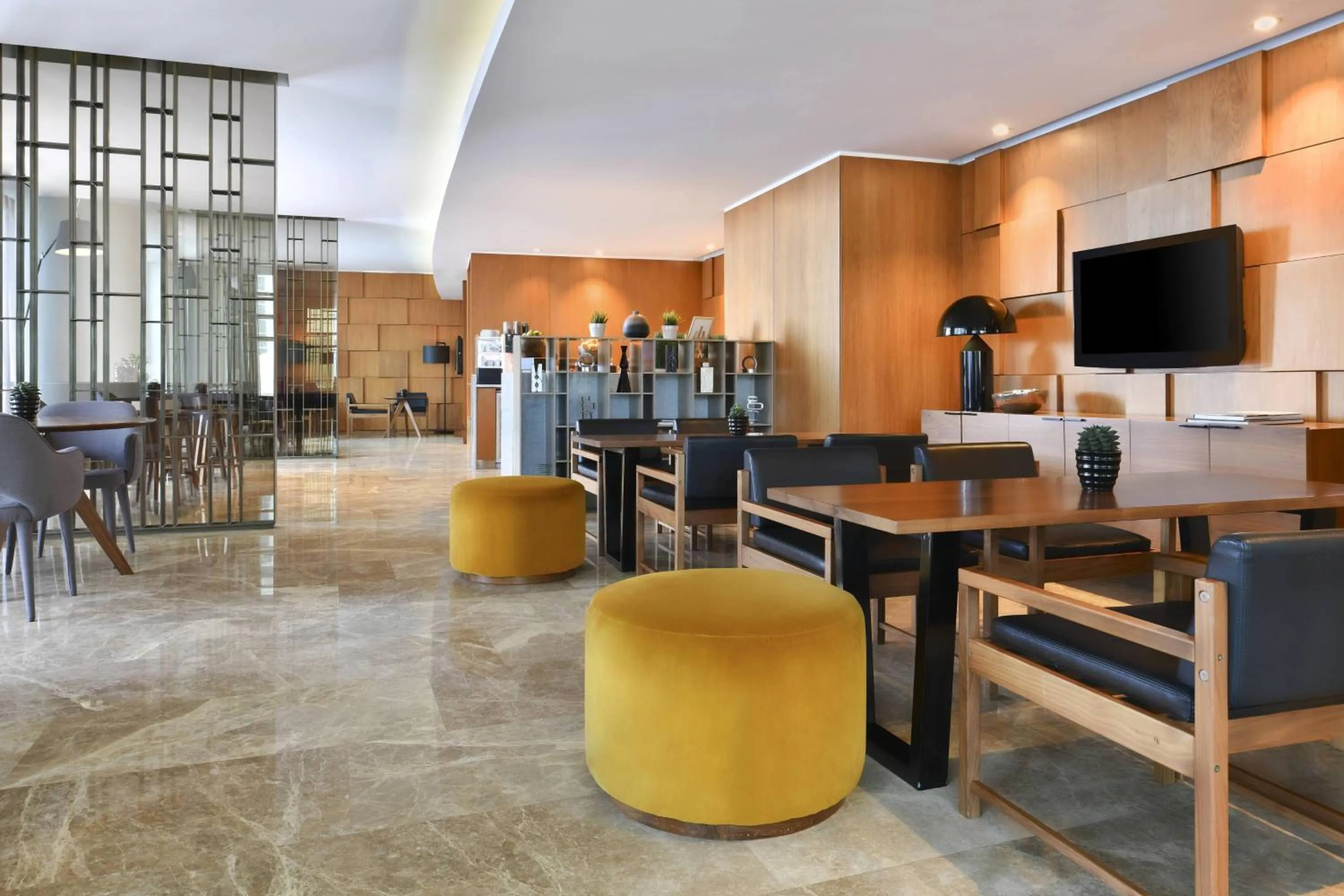 Lounge or bar in Marriott Marquis City Center Doha Hotel