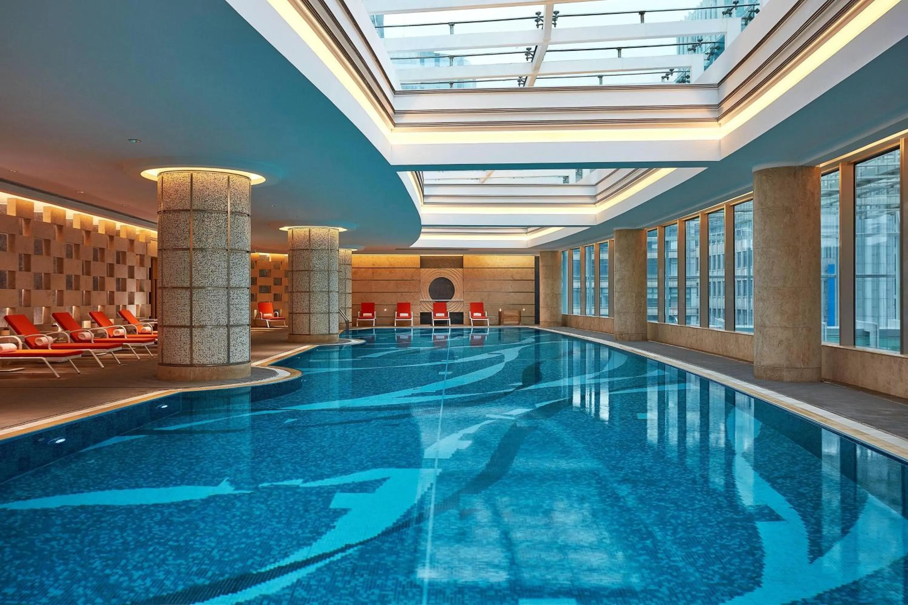 Swimming pool in Shanghai Marriott Marquis City Centre