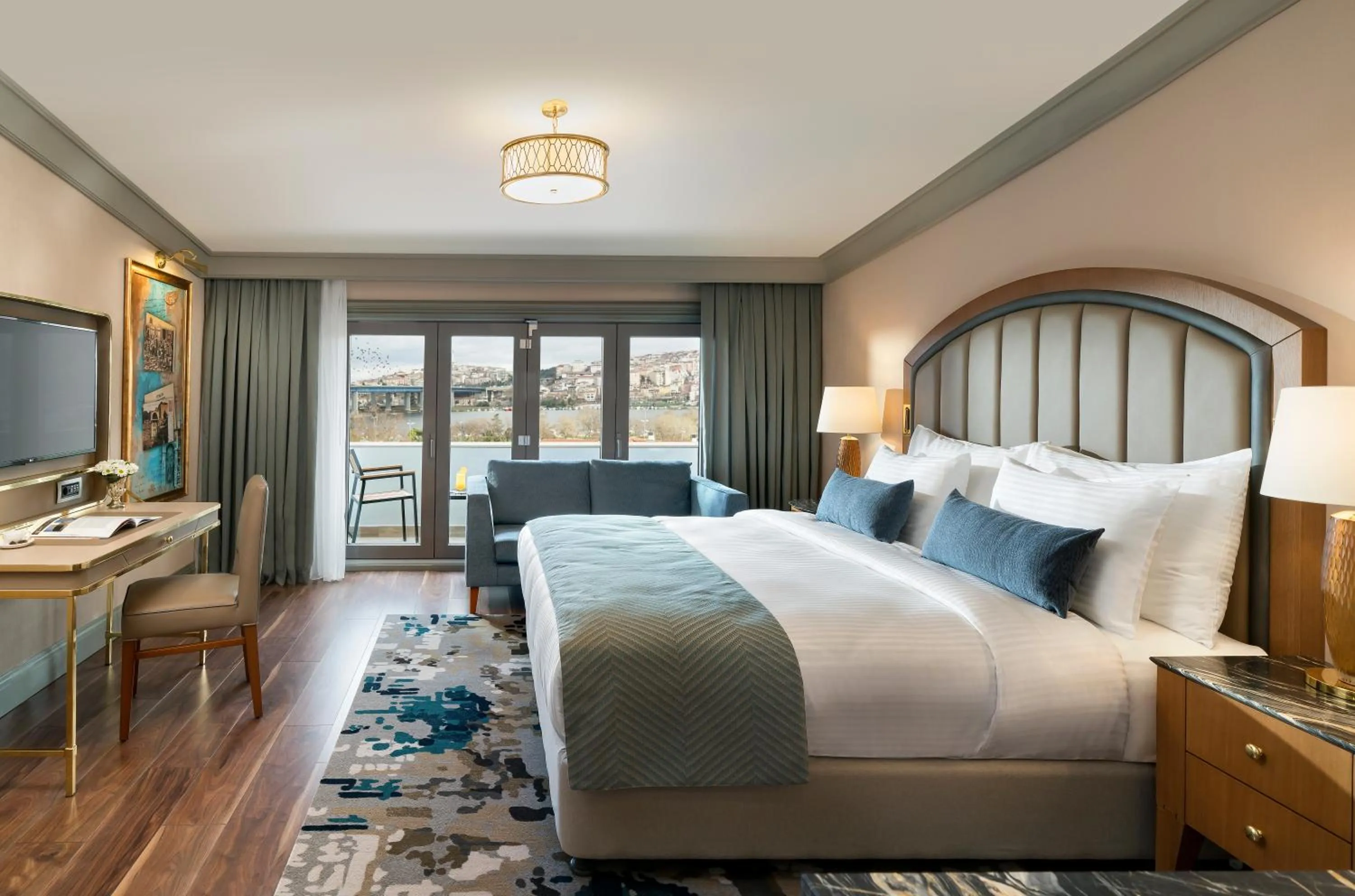 Sea view, Bed in Millennium Istanbul Golden Horn