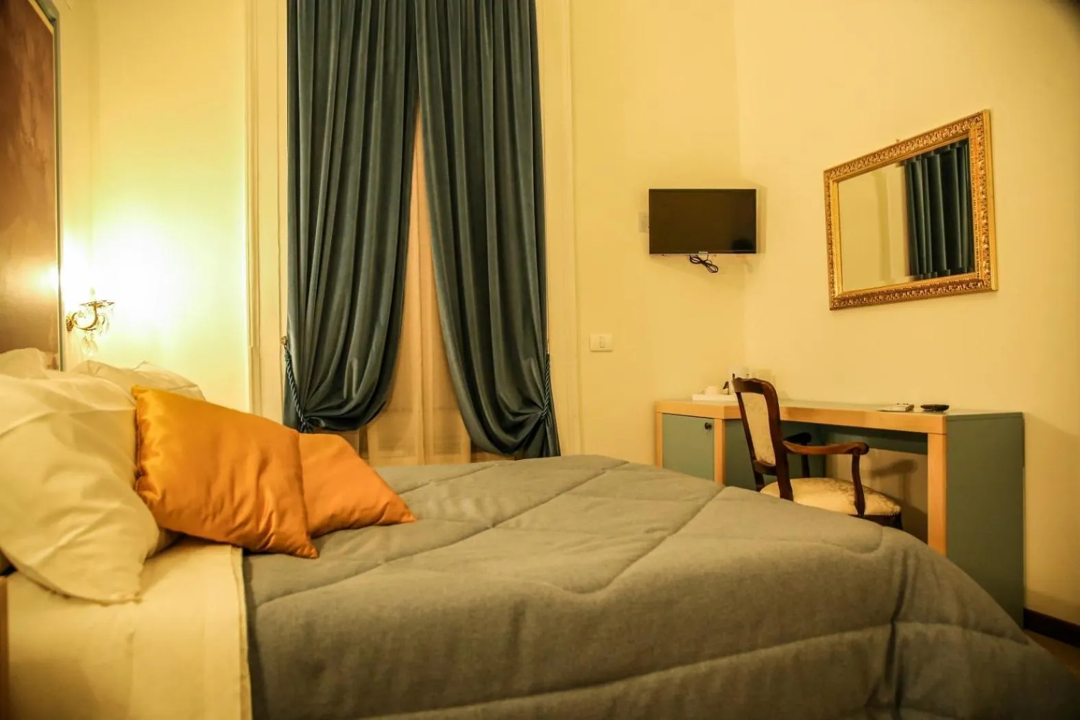 Photo of the whole room, Bed in La Bella Napoli B&B