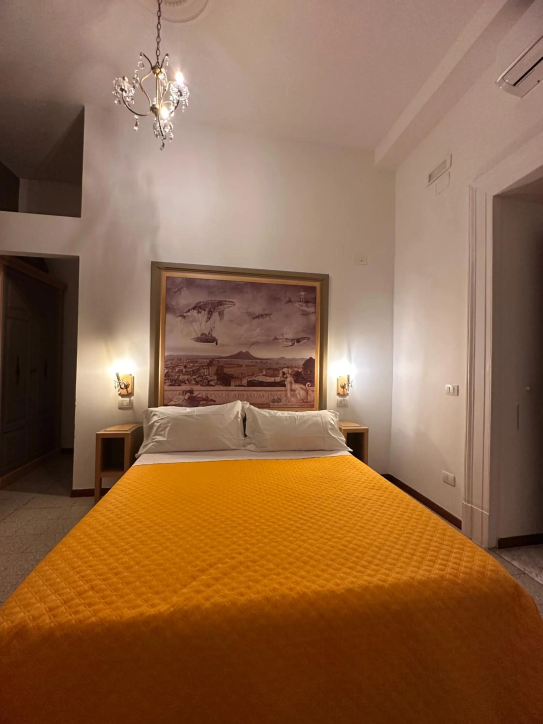 Bed in La Bella Napoli B&B