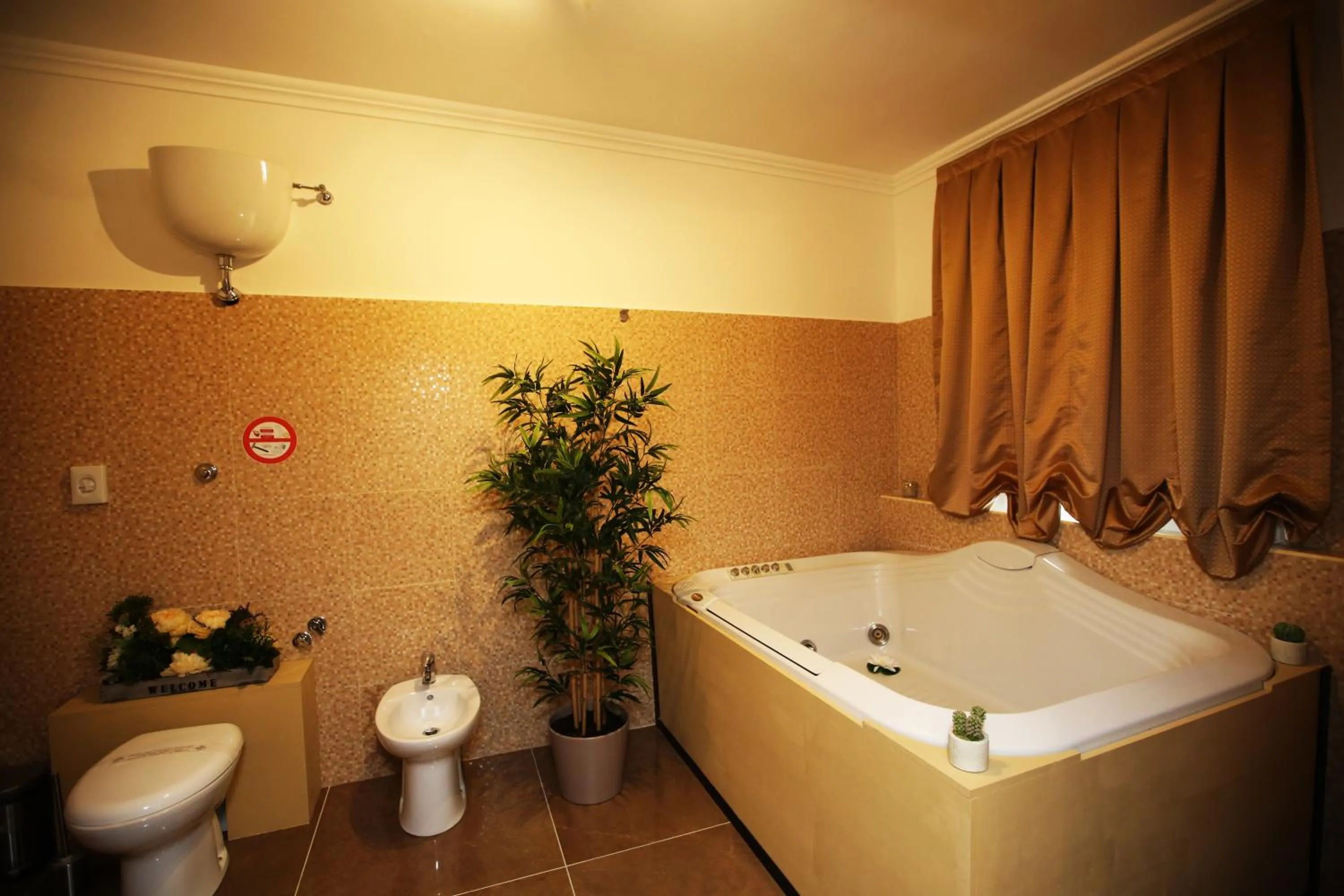 Hot Tub in La Bella Napoli B&B