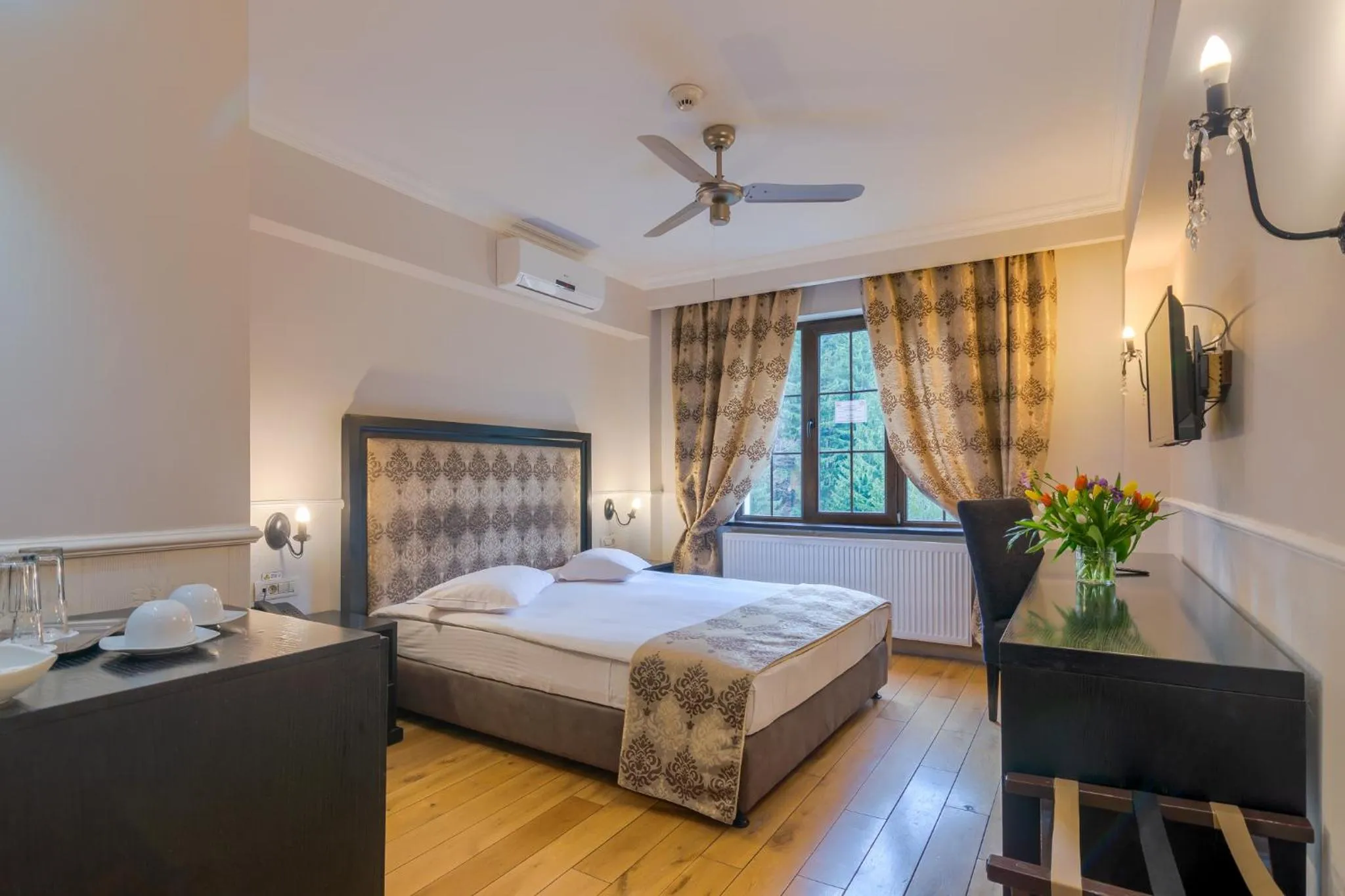 Photo of the whole room, Bed in Rizzo Boutique Hotel