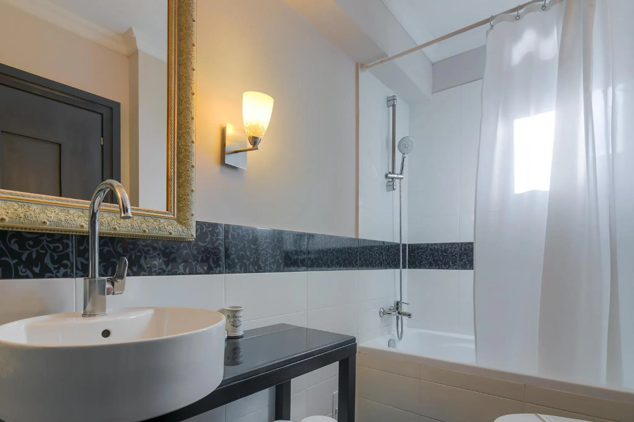 Bathroom in Rizzo Boutique Hotel