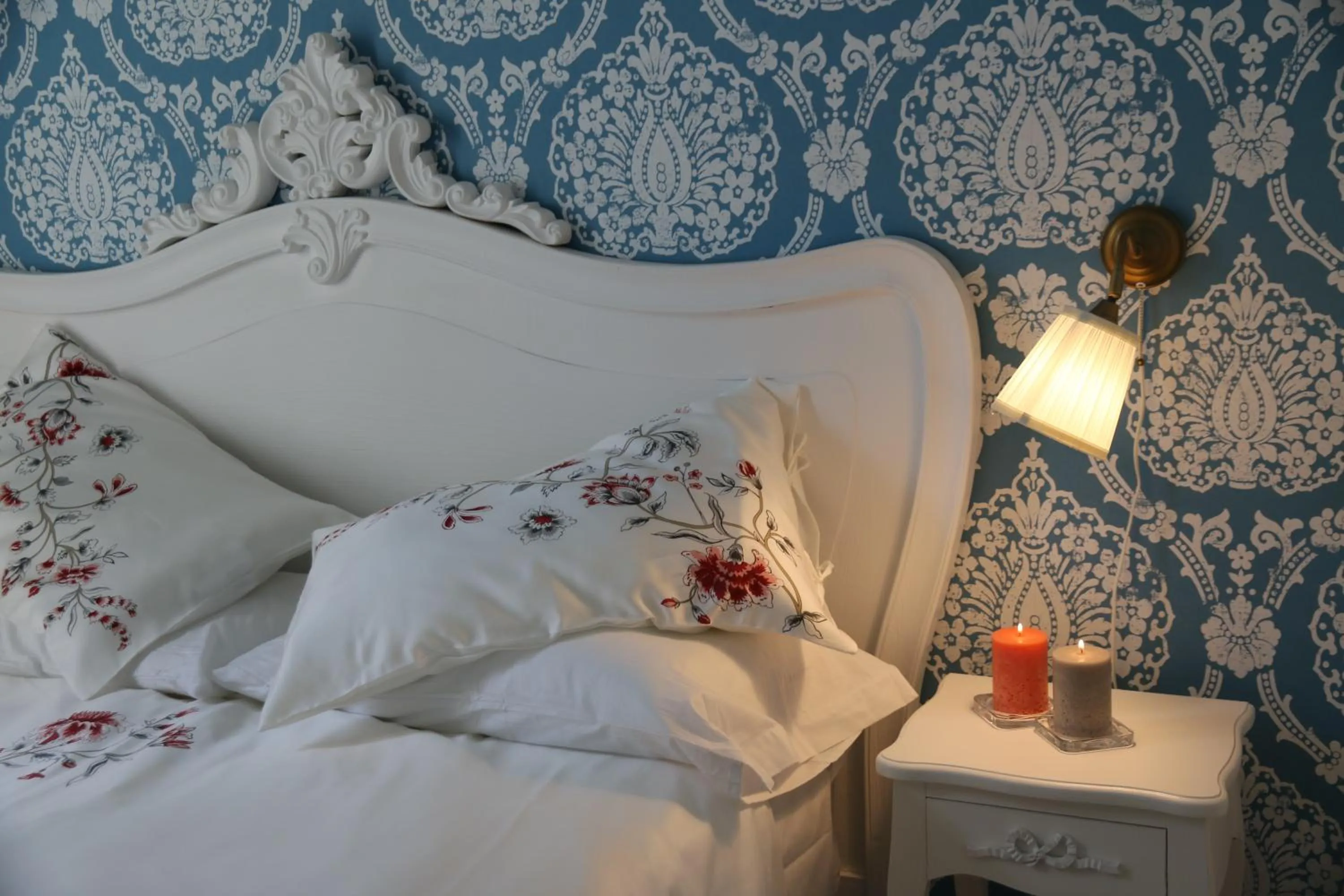 Decorative detail, Bed in Aitna B&B