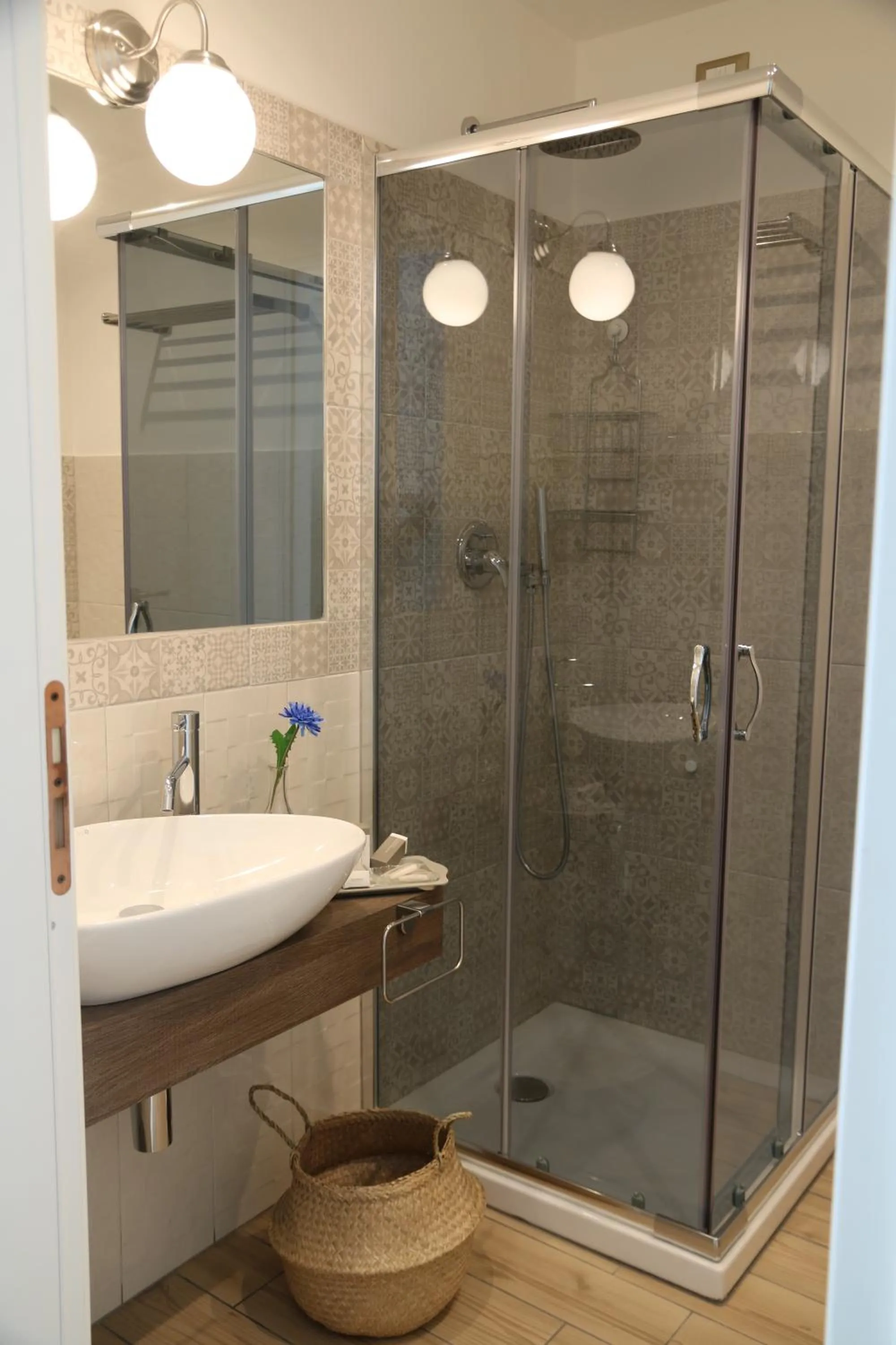 Shower in Aitna B&B