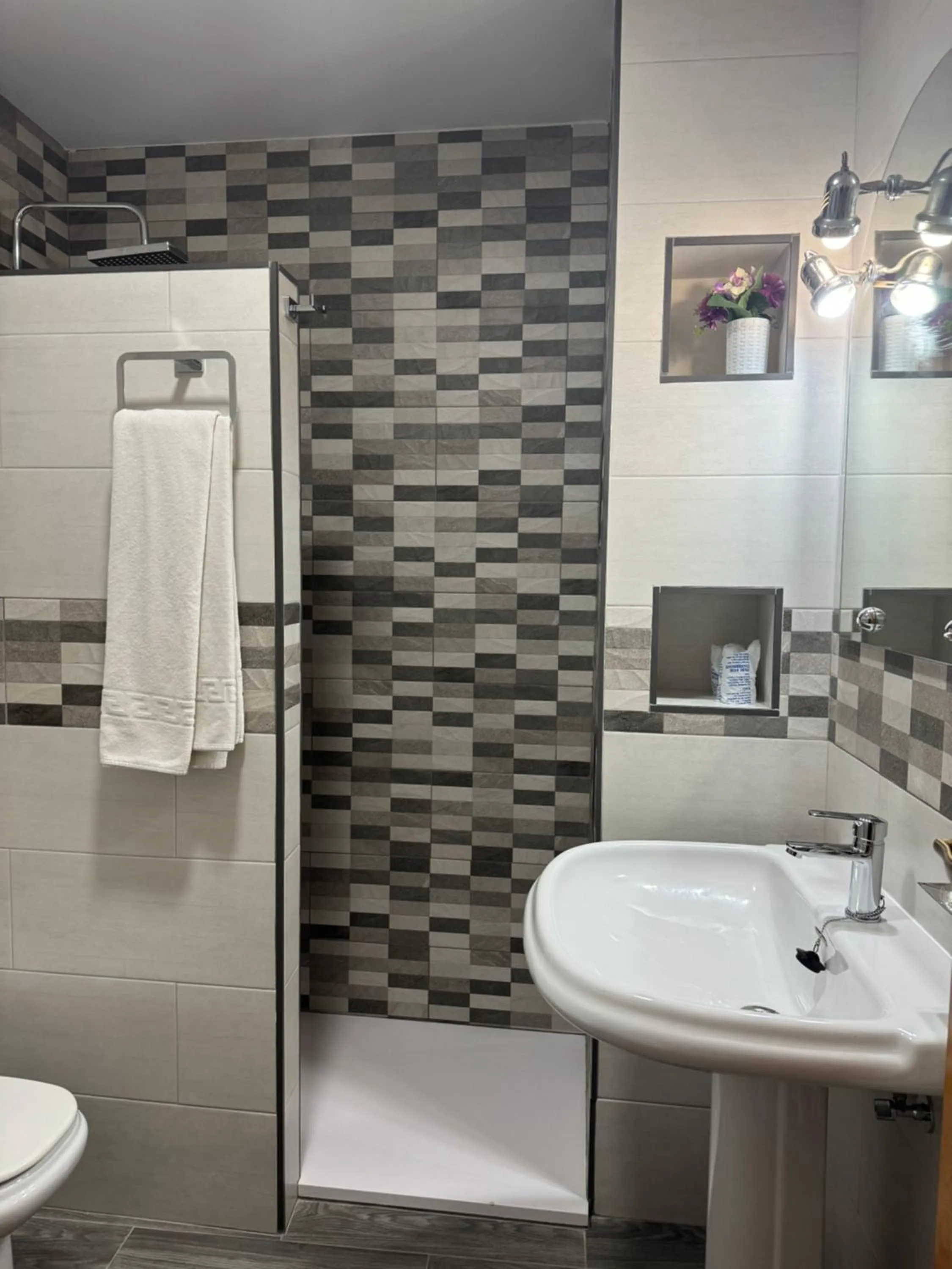 Shower in Hotel Mirasol