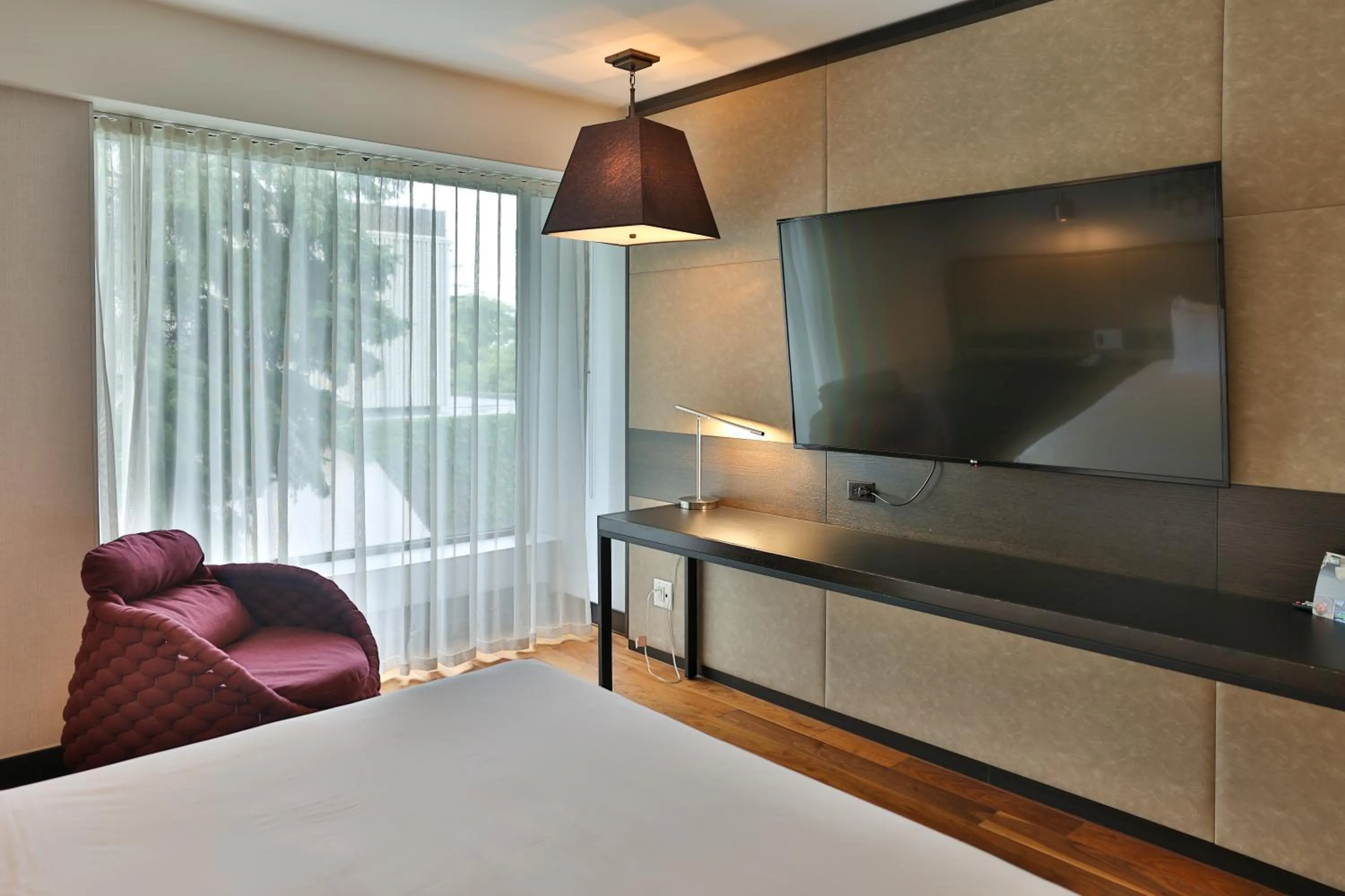 TV and multimedia, Bed in Hotel Bonaventure Montreal