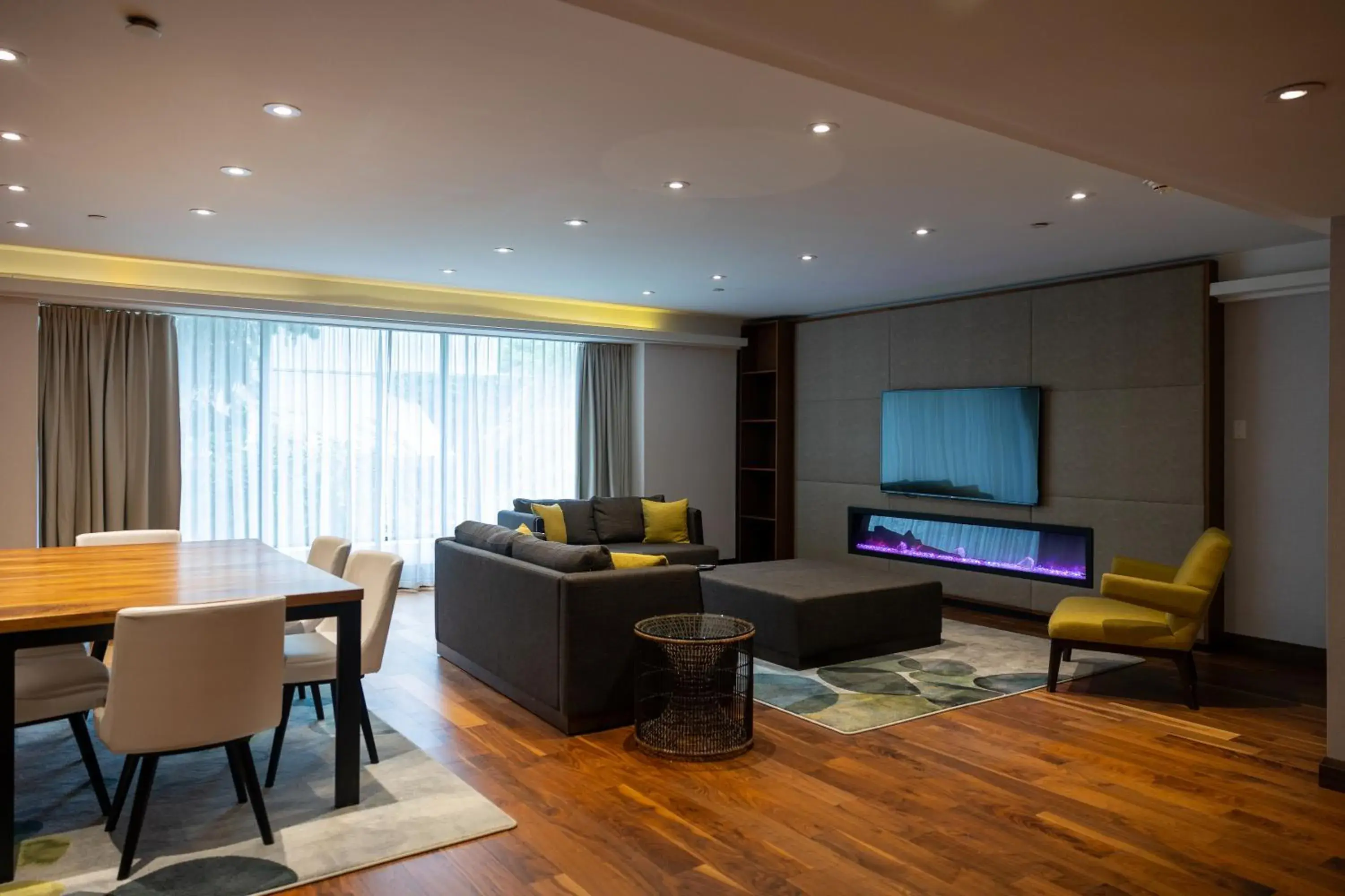 Presidential Suite with one King bed and two Queen Murphy beds in Hotel Bonaventure Montreal Presidential Suite with one King bed and two Queen Murphy beds in Hotel Bonaventure Montreal