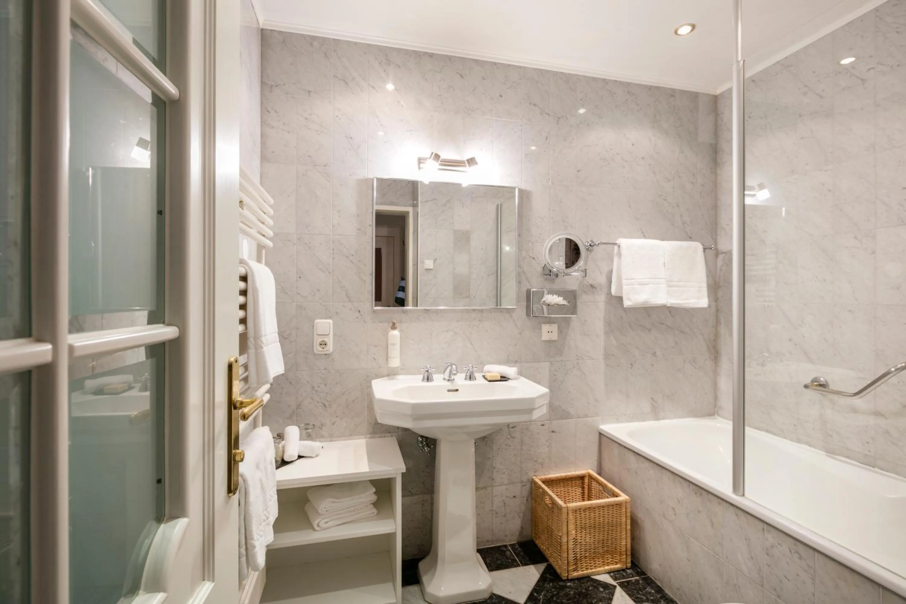 Shower in TAUROA Landhaus zu Appesbach