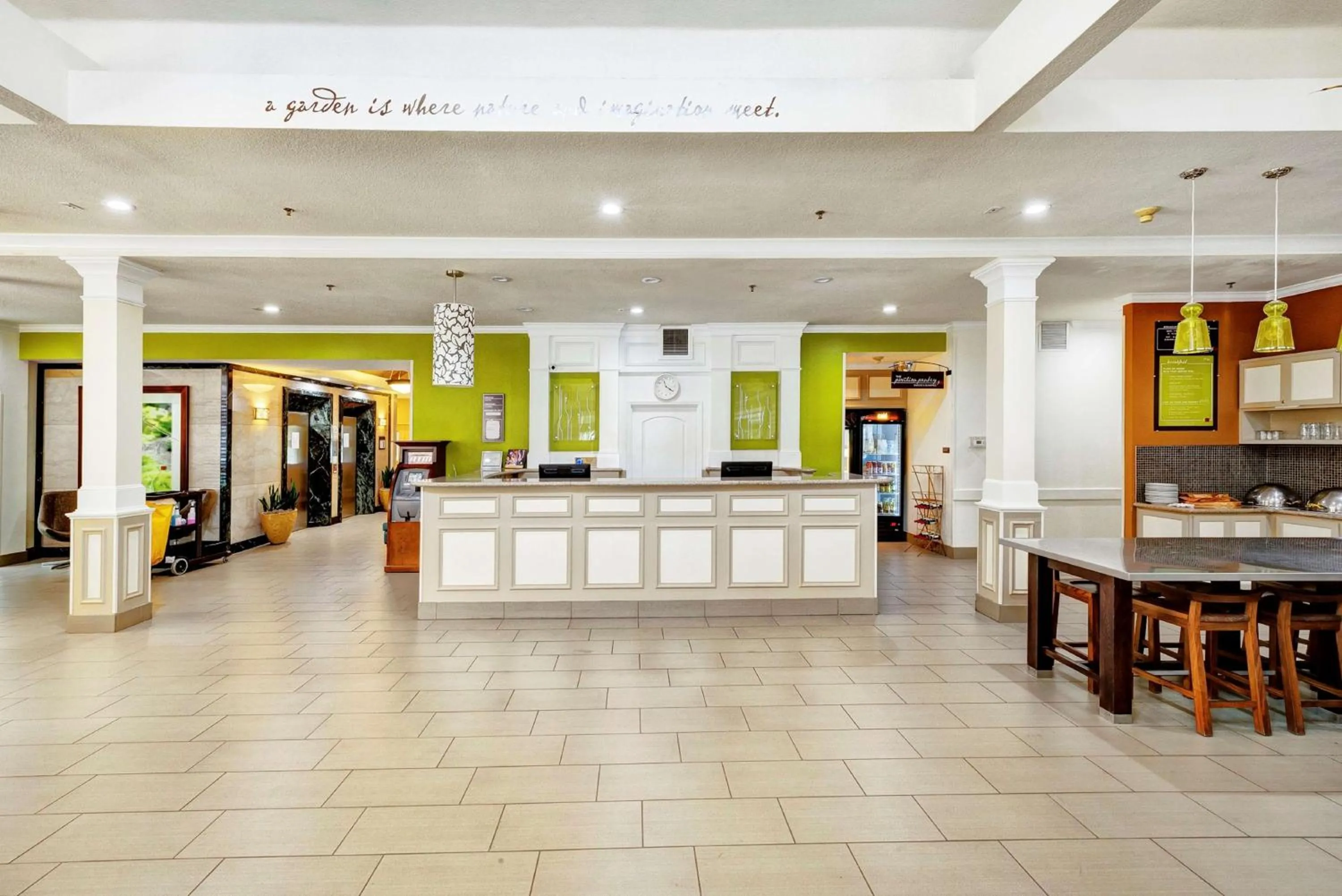 Lobby or reception in Hilton Garden Inn Portland Airport