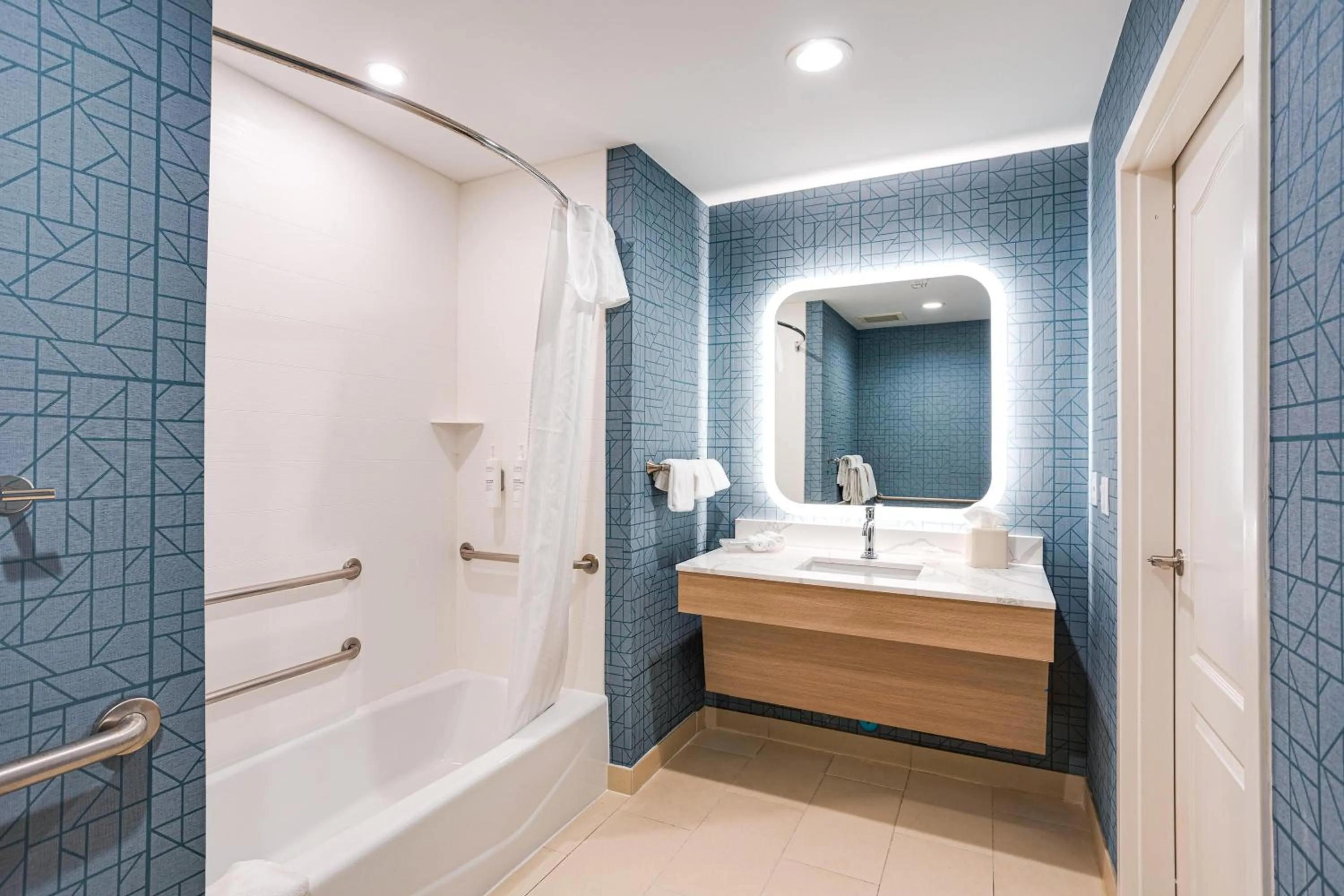 Bathroom in Homewood Suites by Hilton Carlsbad-North San Diego County
