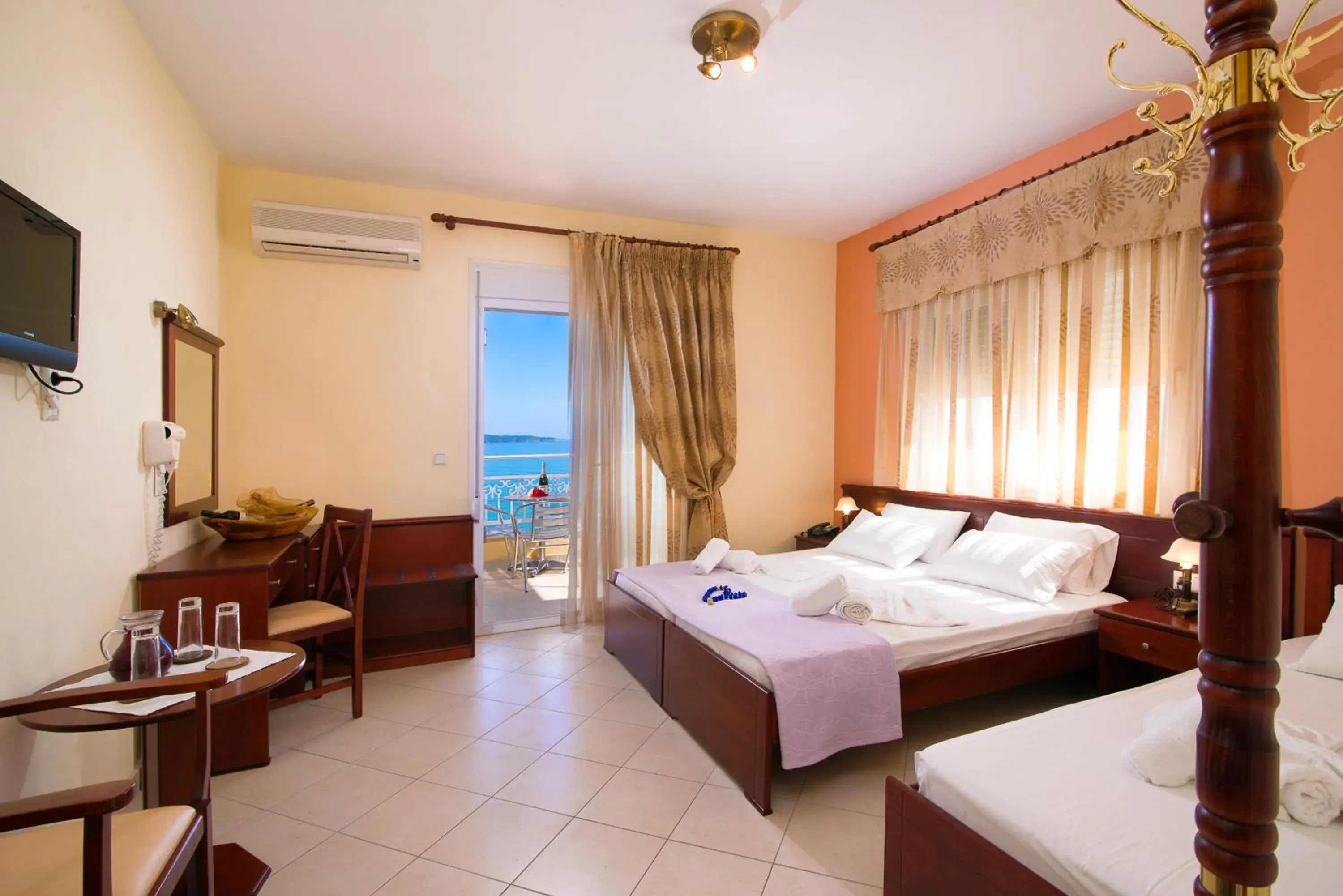 Standard Triple Room with Sea View in Hotel Diamond Standard Triple Room with Sea View in Hotel Diamond