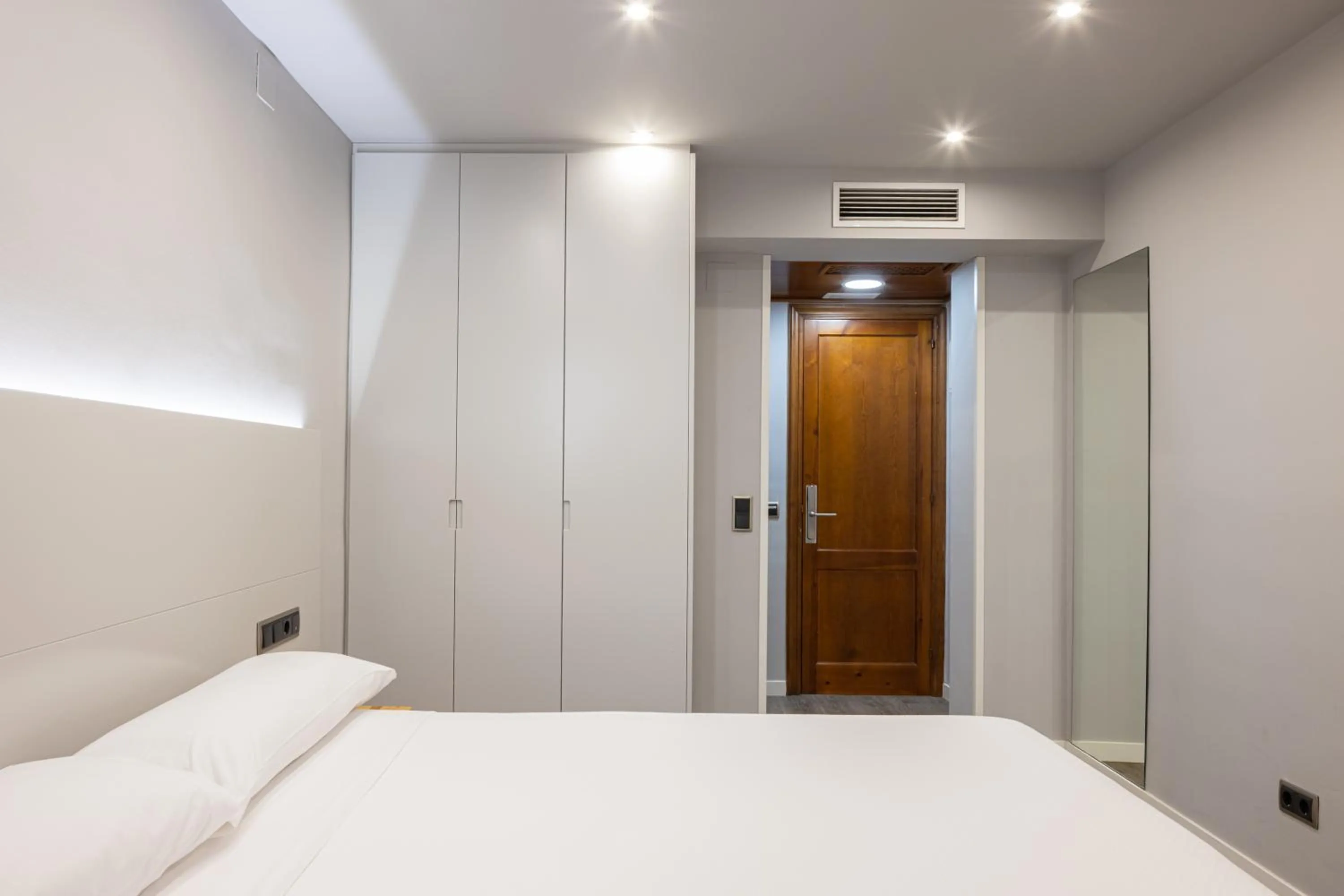 Bedroom, Bed in Hotel Restaurant Sol i Vi