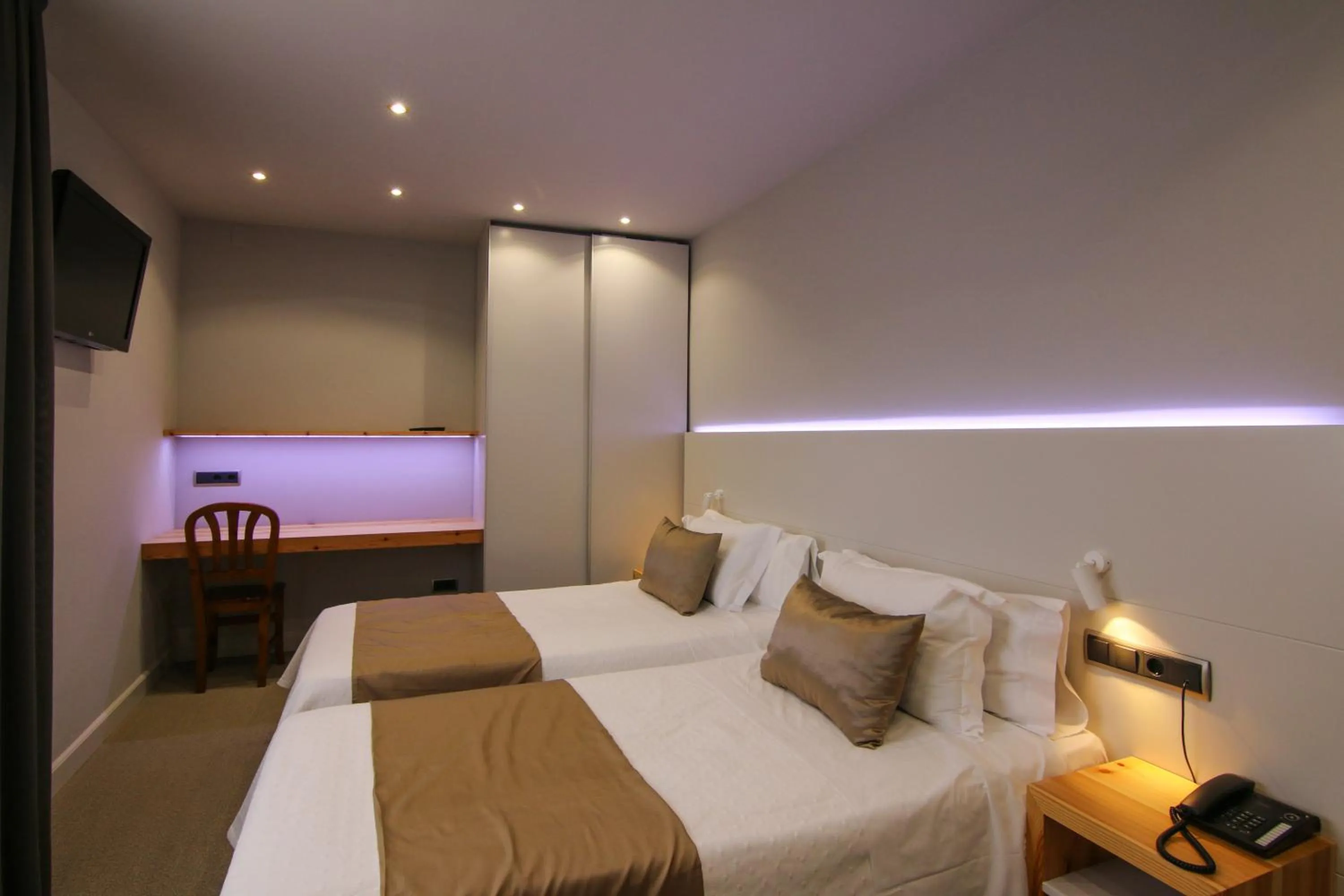 Bed in Hotel Restaurant Sol i Vi