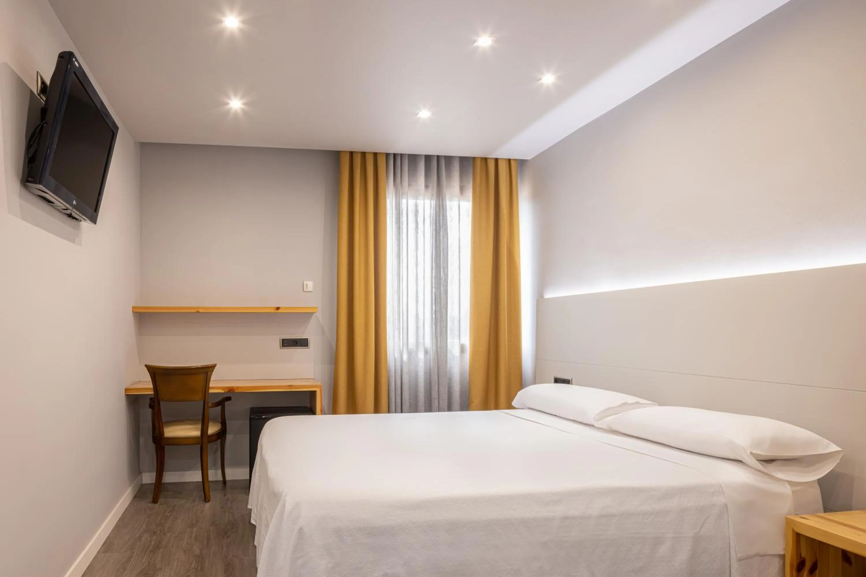 Bed in Hotel Restaurant Sol i Vi