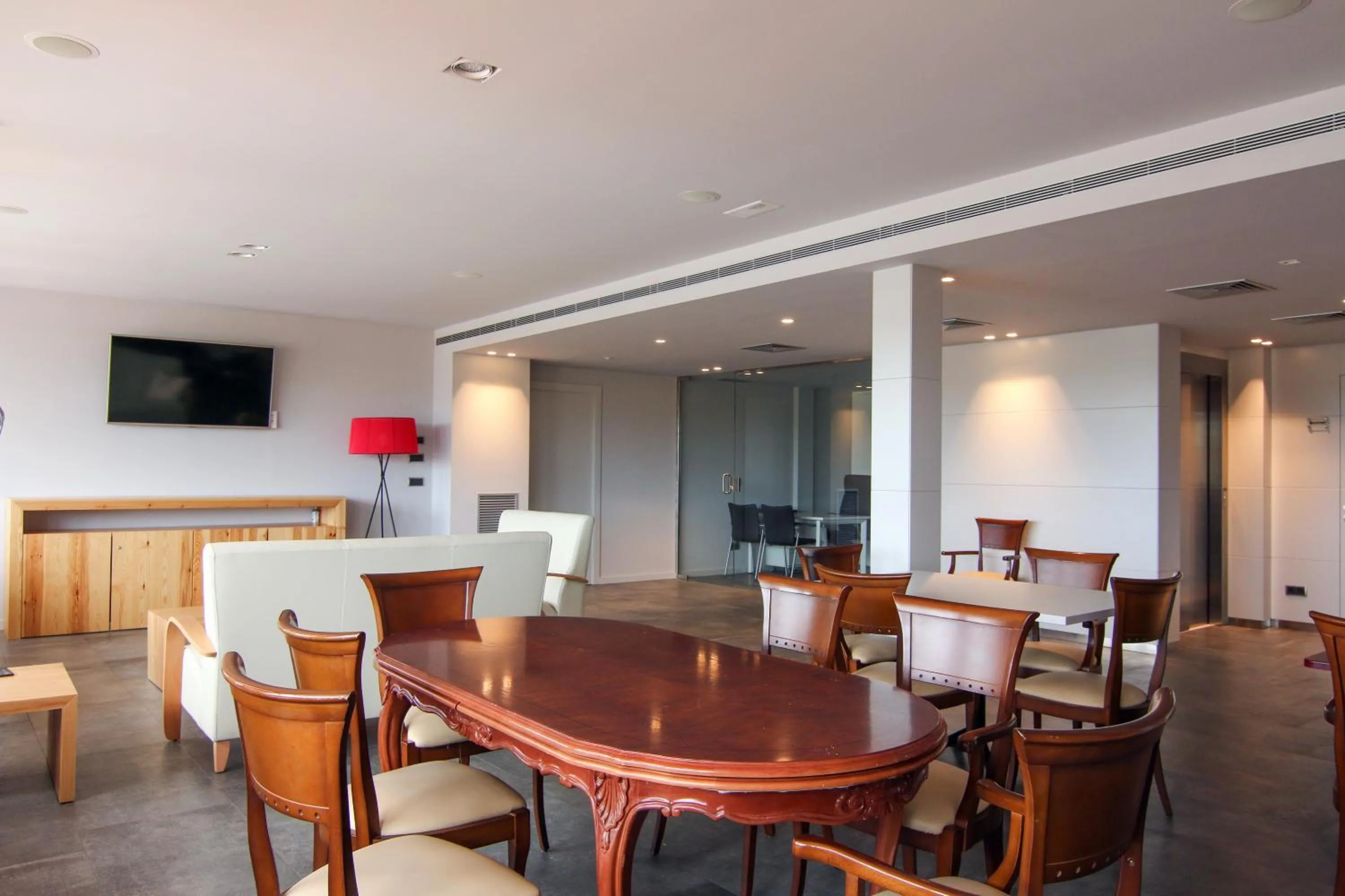 Communal lounge/ TV room in Hotel Restaurant Sol i Vi