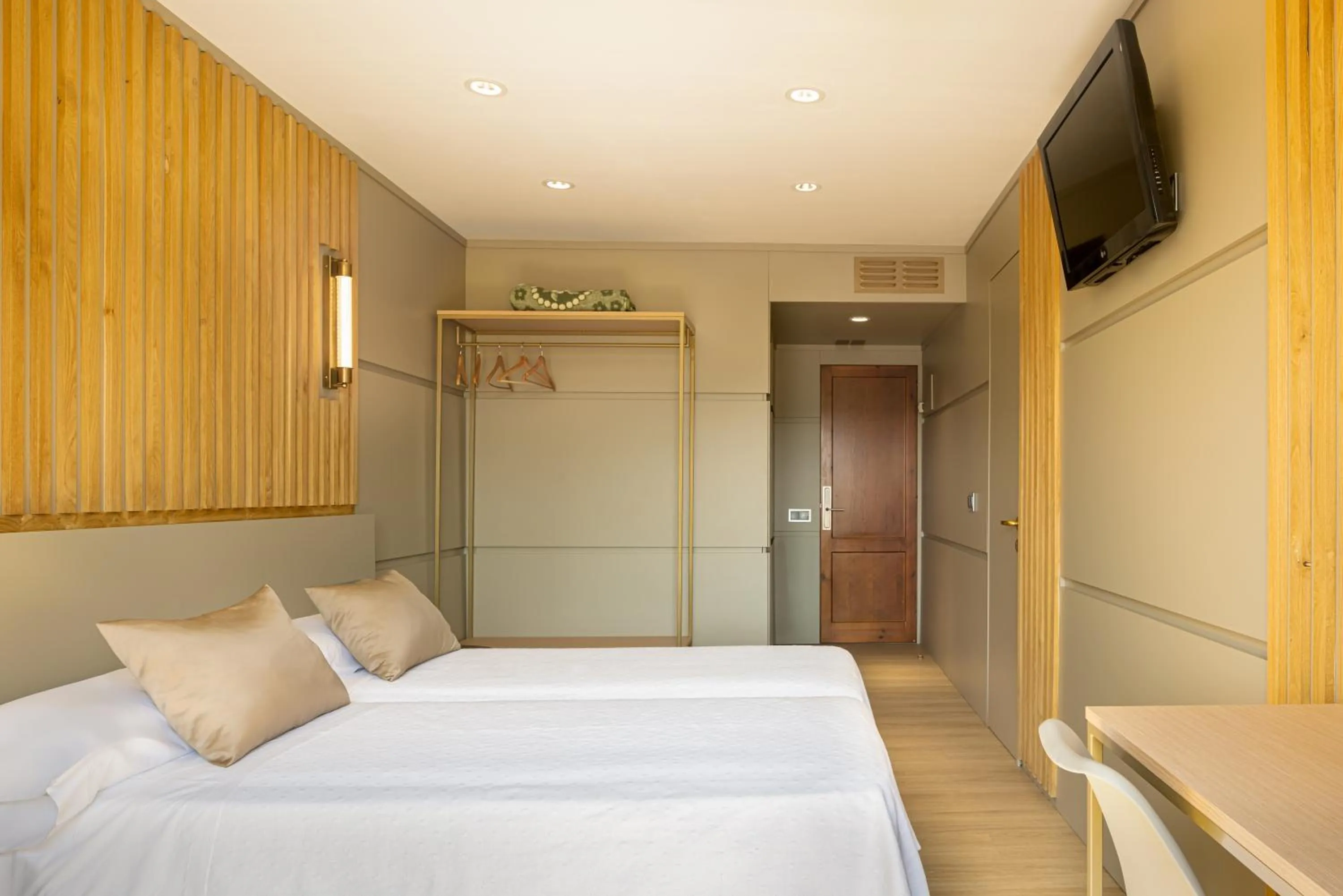 Bed in Hotel Restaurant Sol i Vi