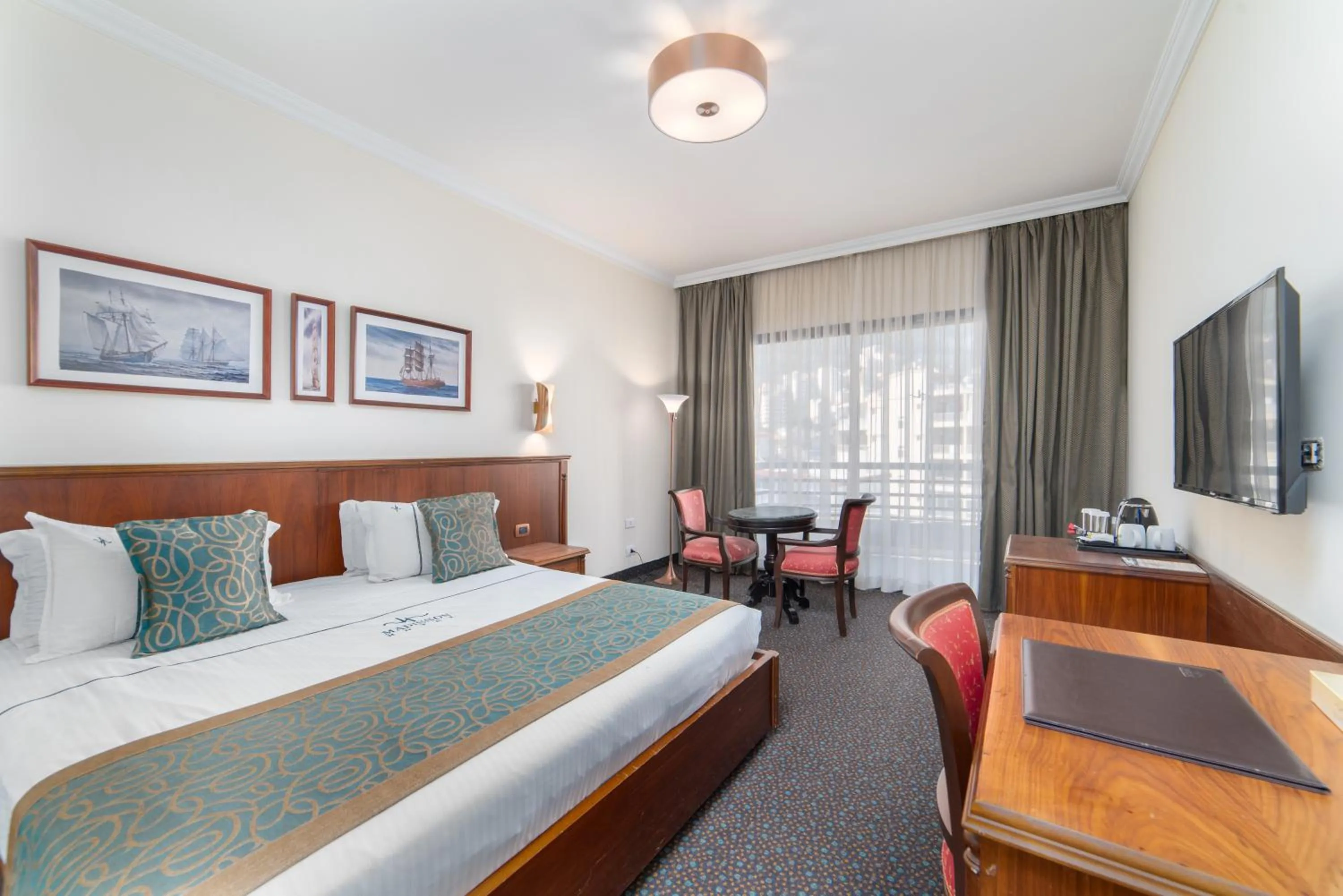 Photo of the whole room, Bed in Madisson Hotel