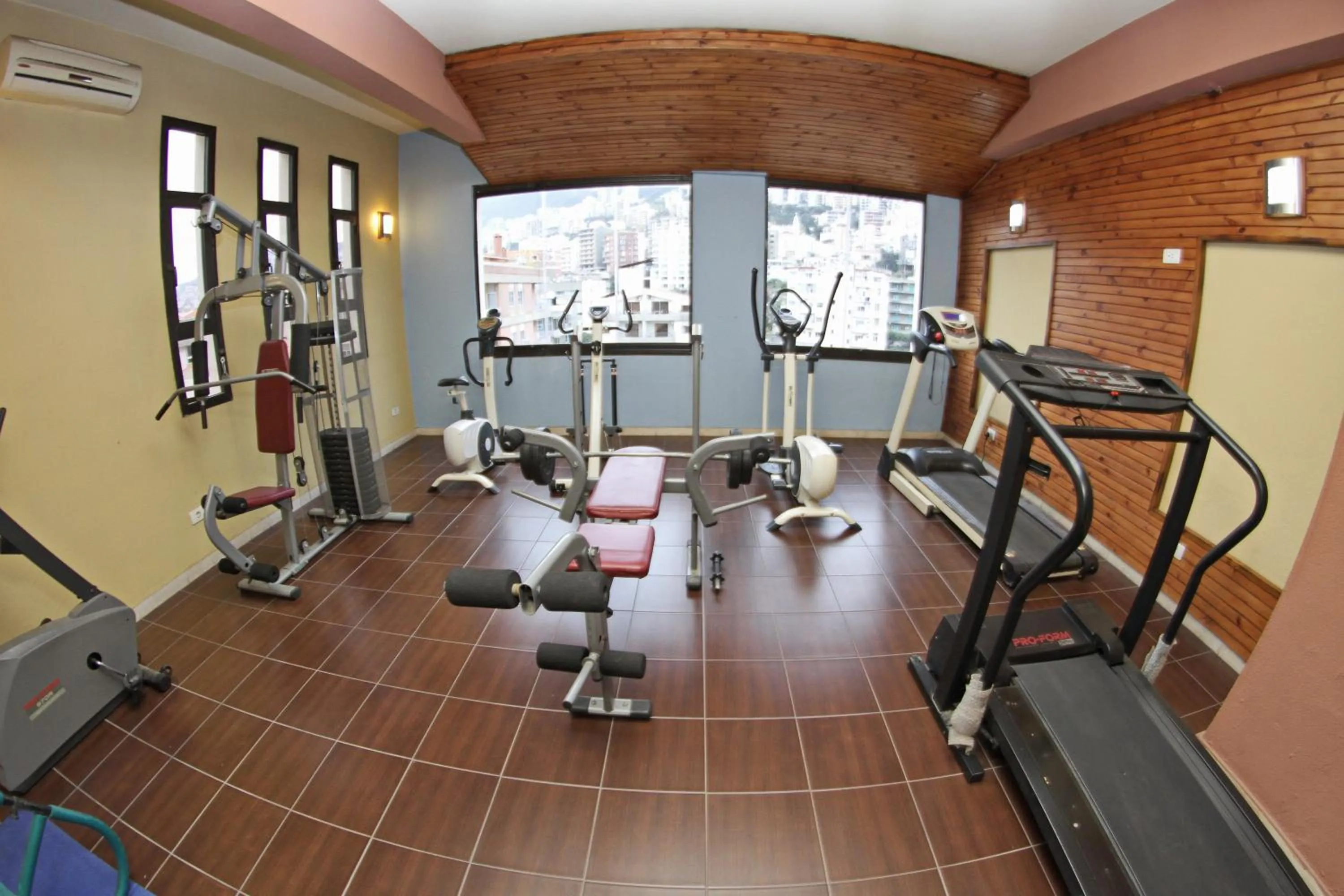 Fitness centre/facilities in Madisson Hotel