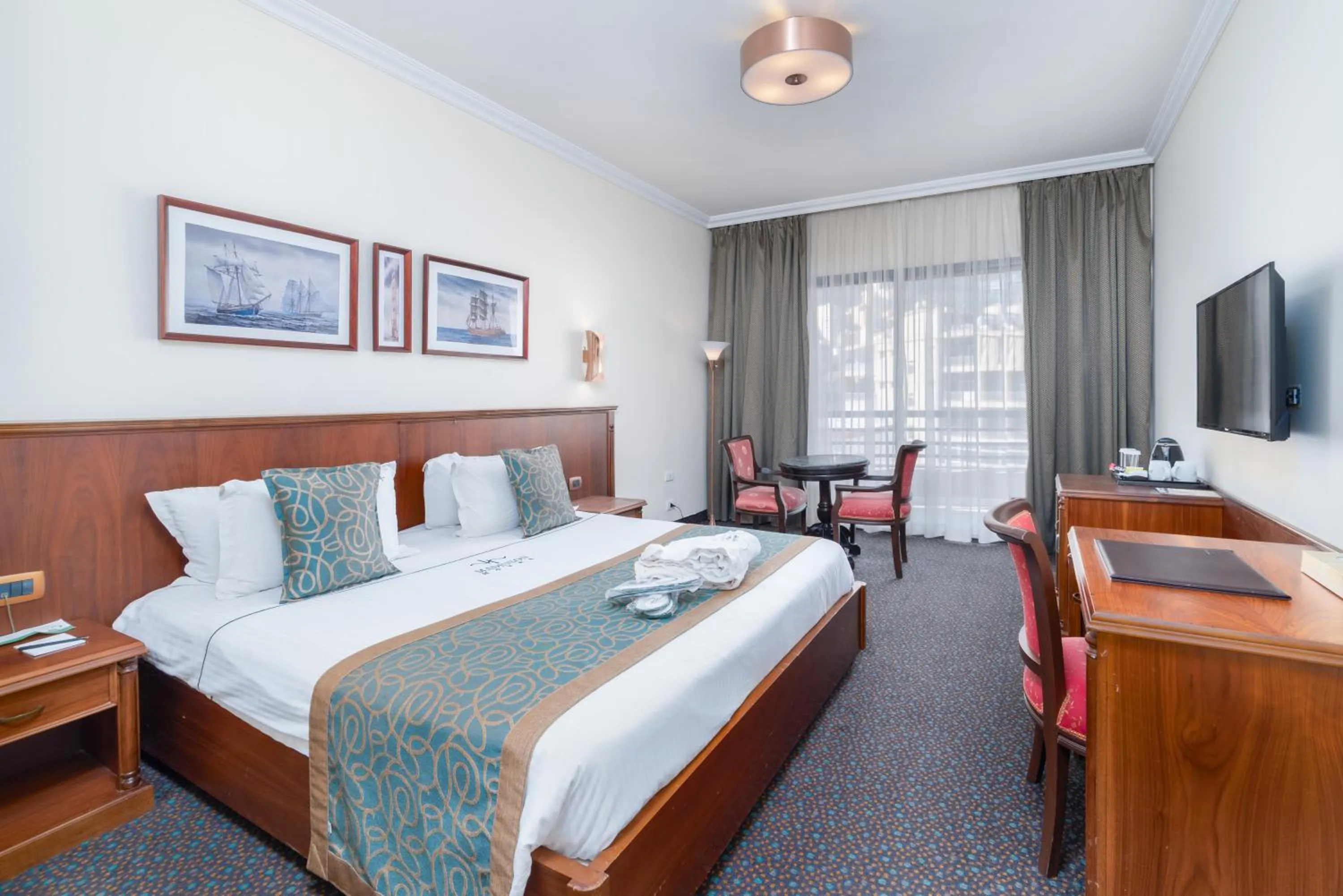 Photo of the whole room, Bed in Madisson Hotel