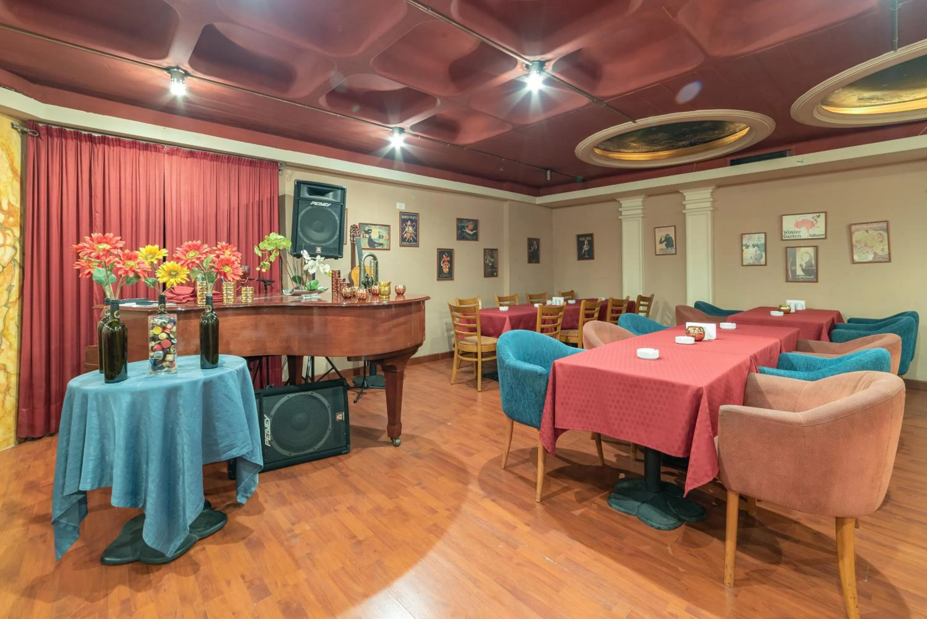 Restaurant/places to eat in Madisson Hotel