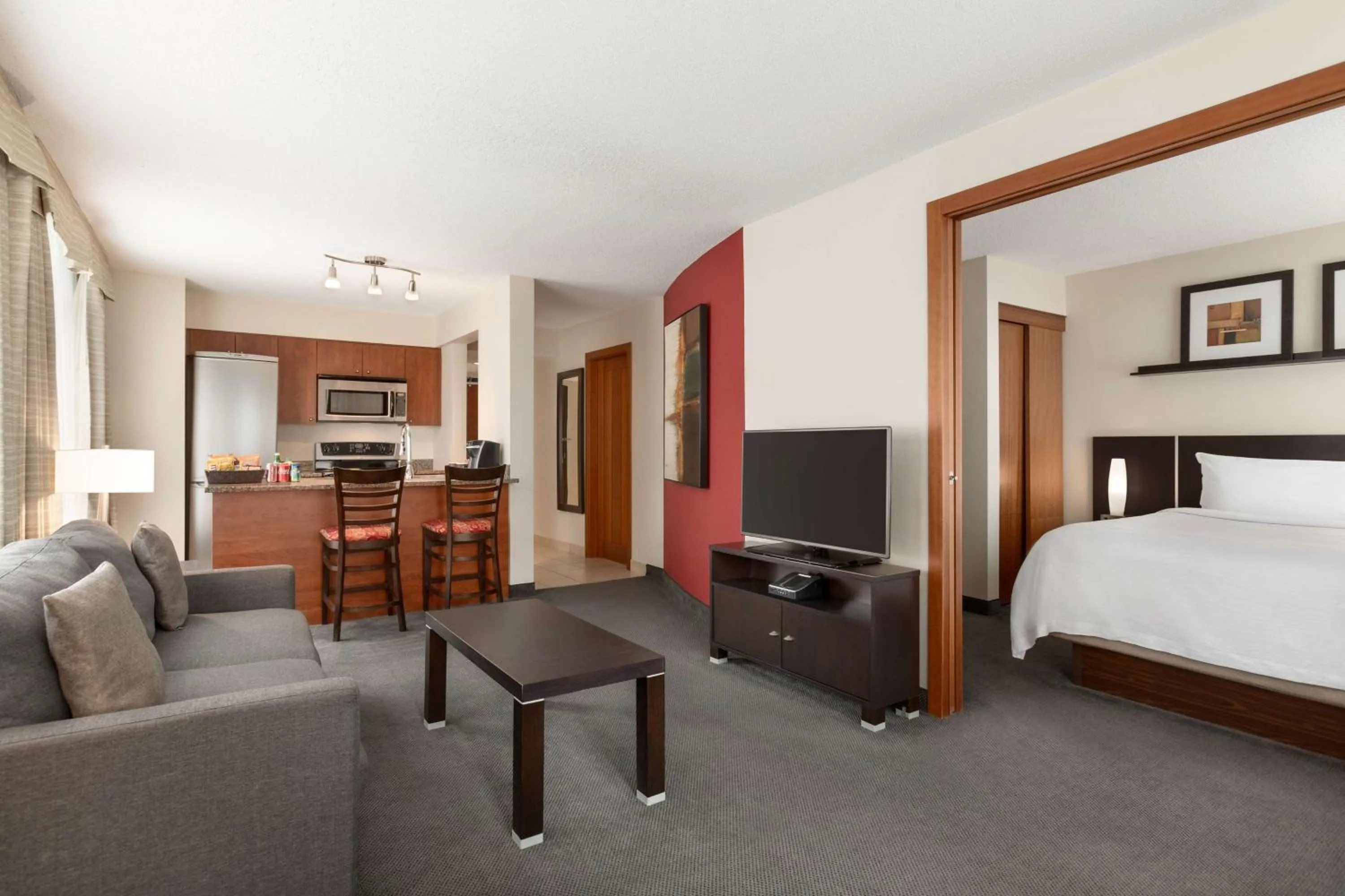 Living room, Bed in Embassy Suites by Hilton - Montreal