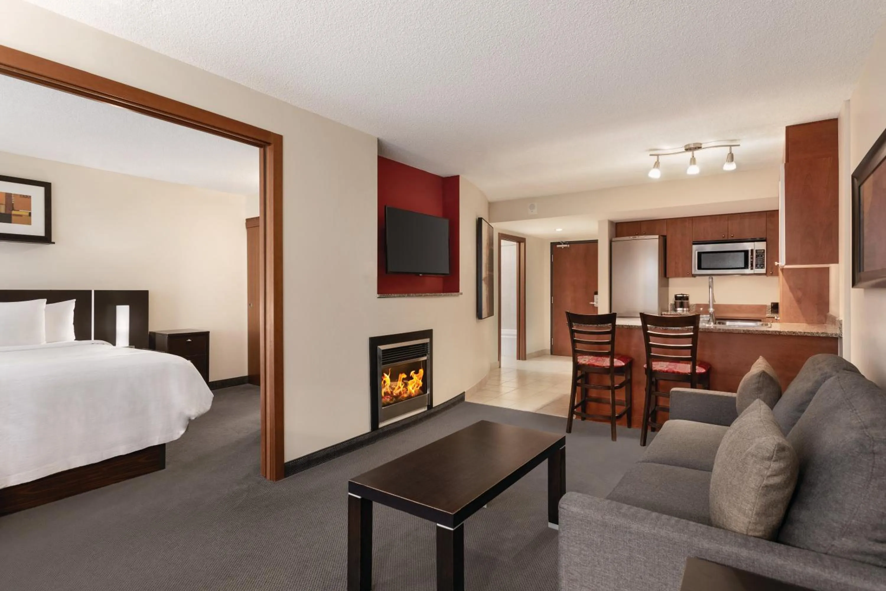 Photo of the whole room, Bed in Embassy Suites by Hilton - Montreal