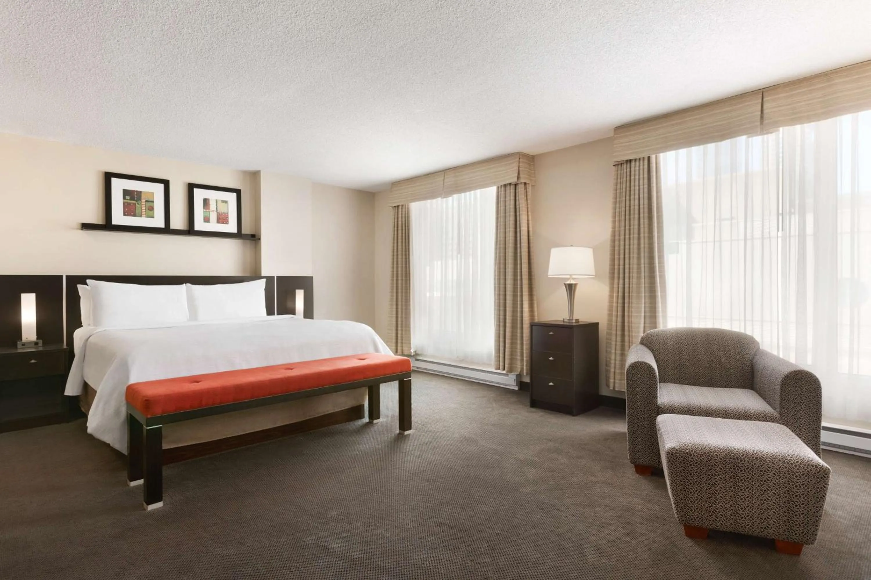 Living room, Bed in Embassy Suites by Hilton - Montreal