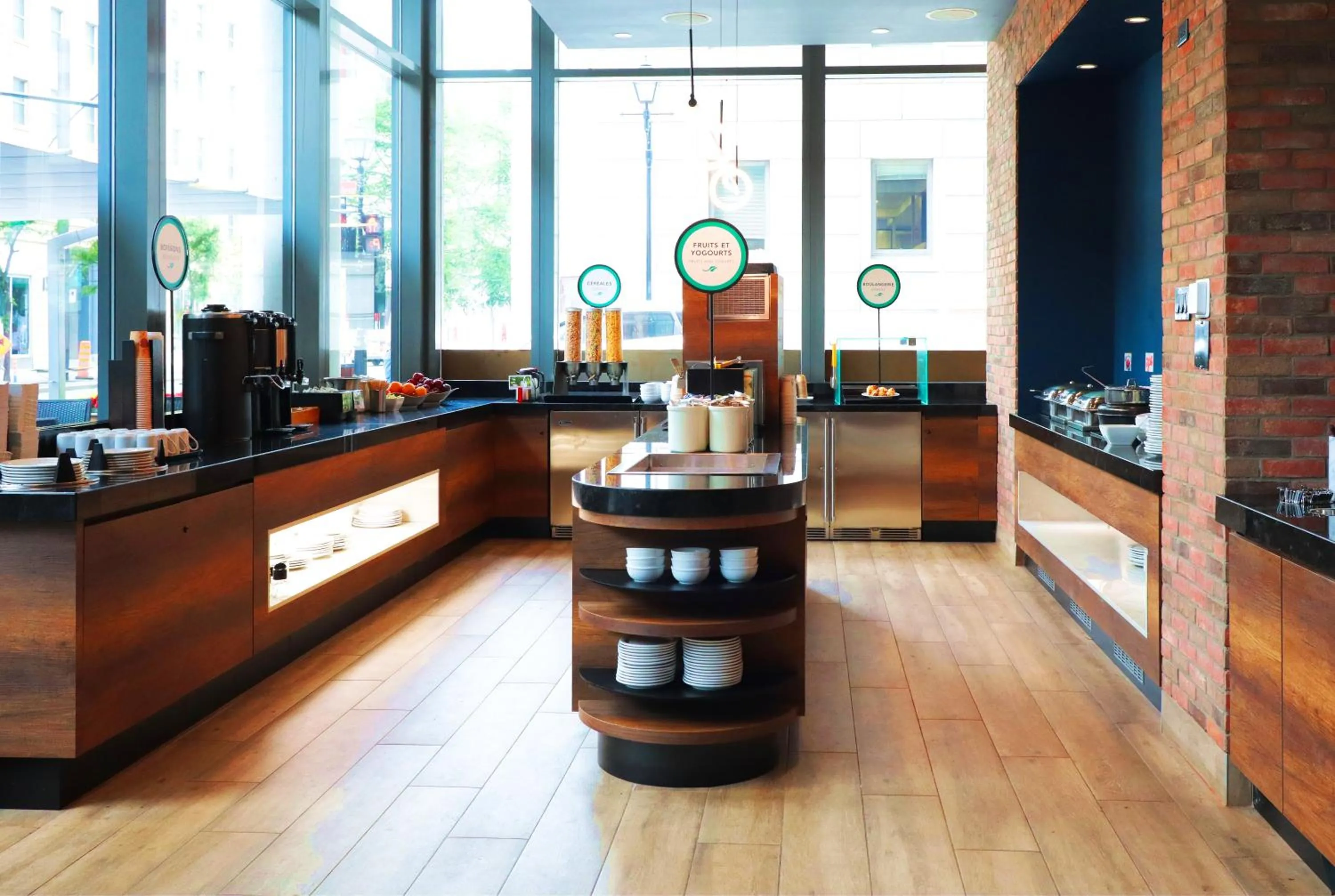 Breakfast in Embassy Suites by Hilton - Montreal