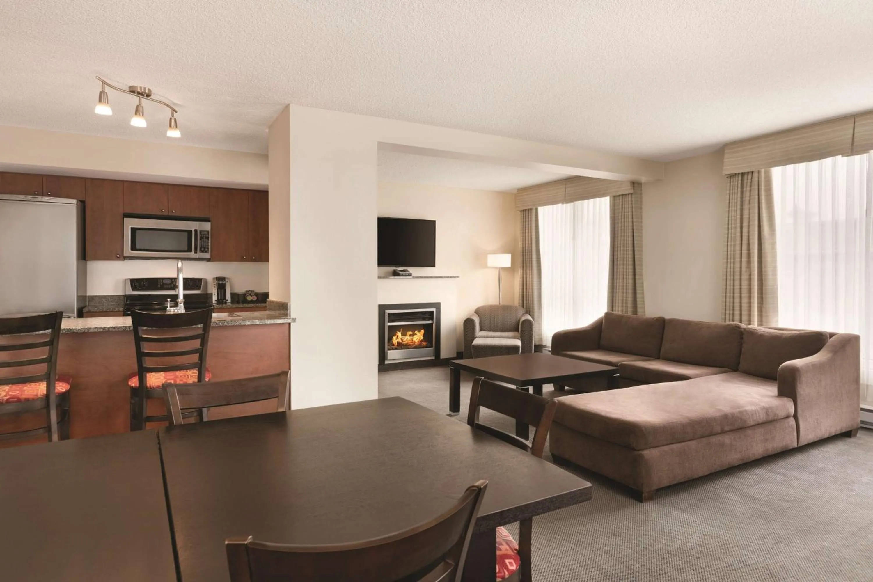 Kitchen or kitchenette in Embassy Suites by Hilton - Montreal