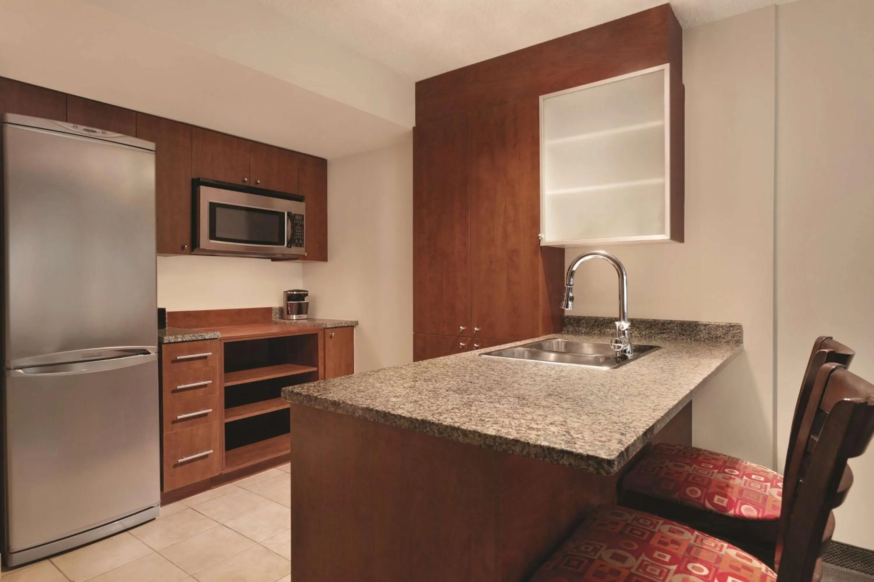 Kitchen or kitchenette in Embassy Suites by Hilton - Montreal