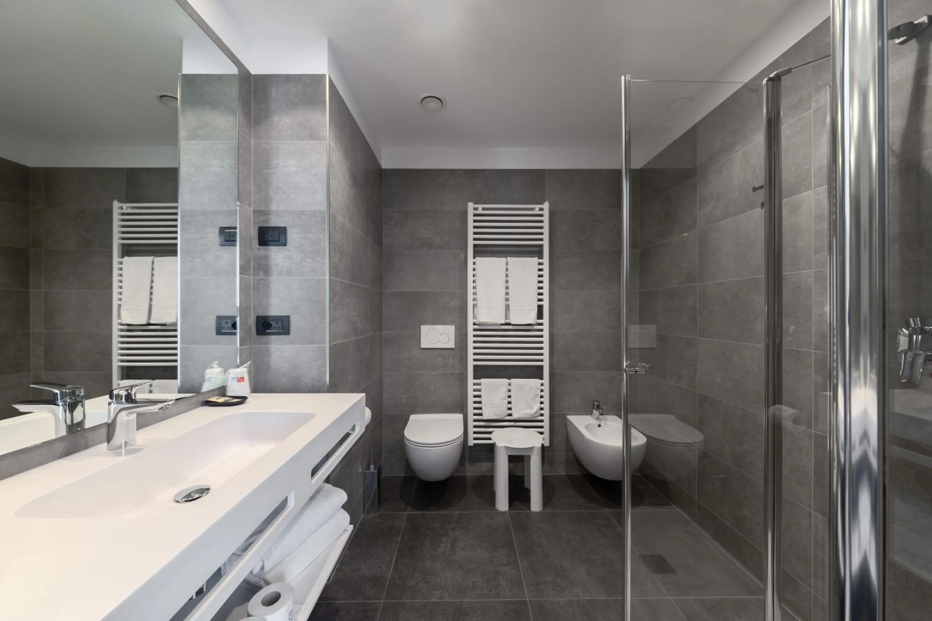 Bathroom in Garda Life