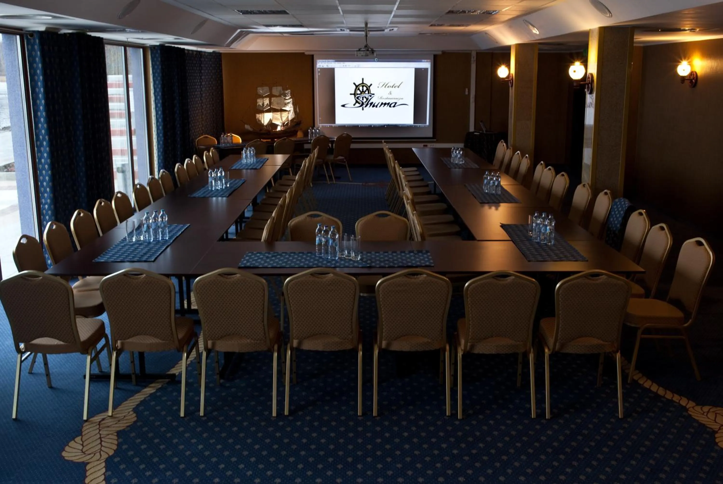 Business facilities in Shuma