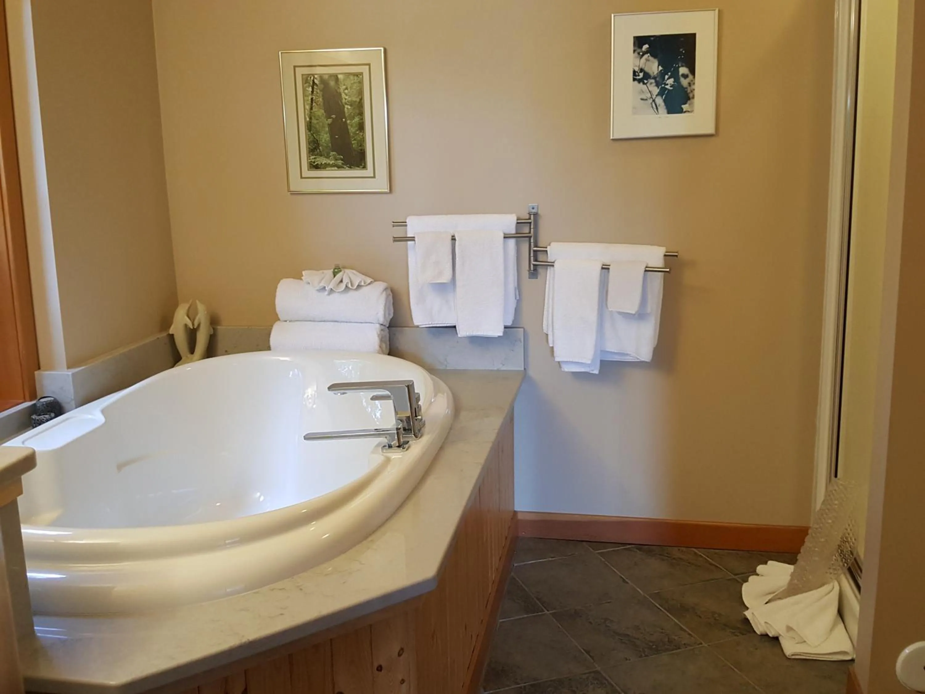 Bathroom in Reef Point Oceanfront Bed and Breakfast