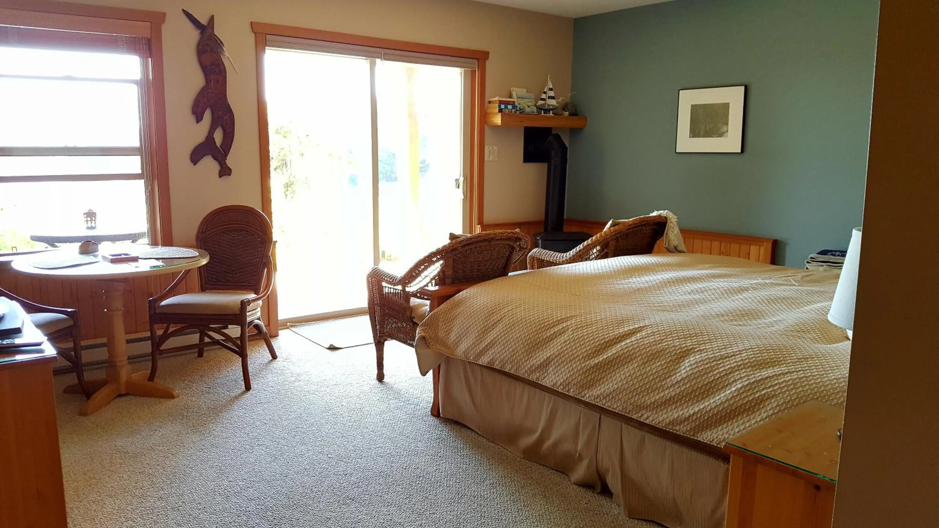 Photo of the whole room, Bed in Reef Point Oceanfront Bed and Breakfast