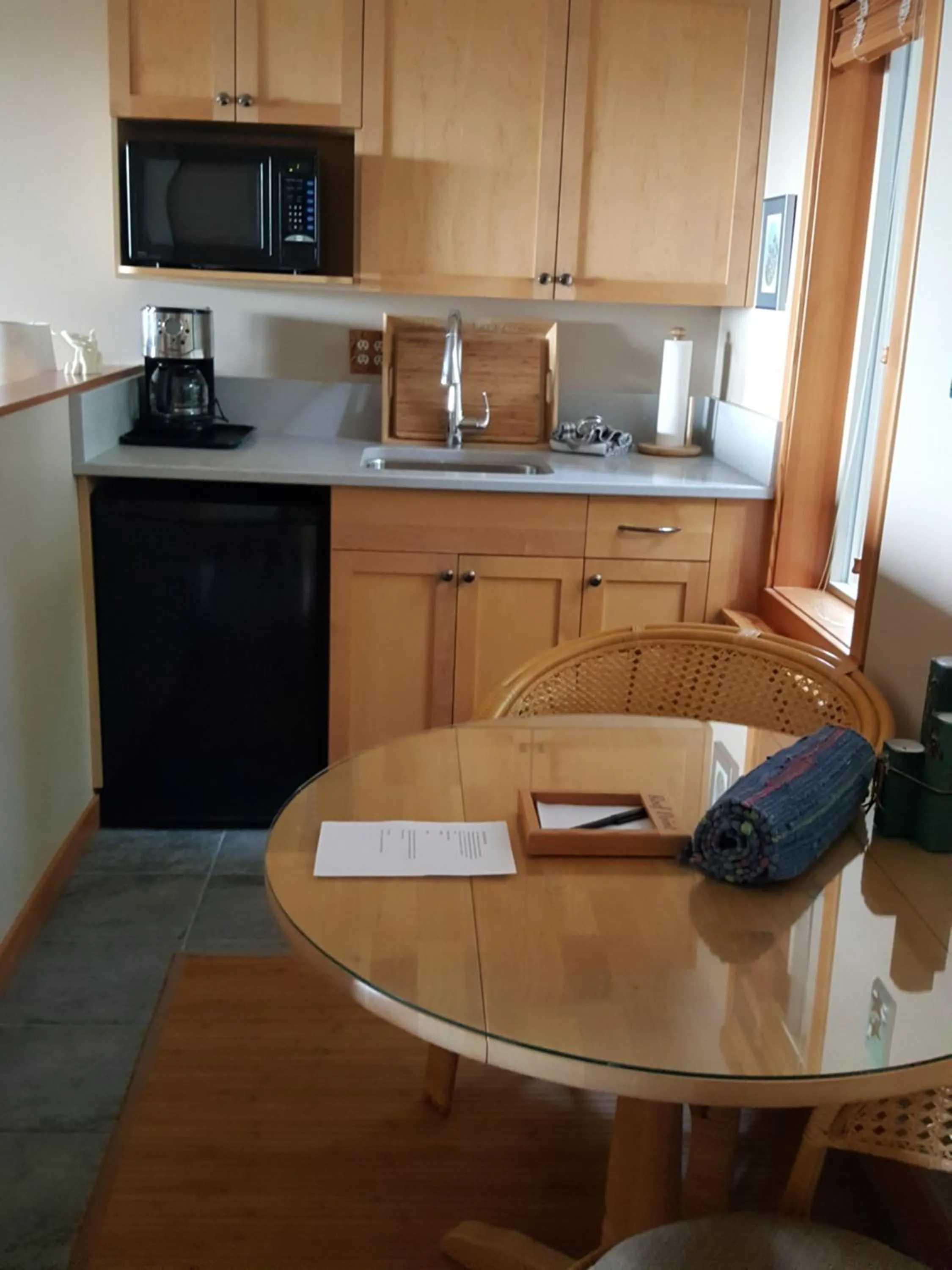 Kitchen or kitchenette in Reef Point Oceanfront Bed and Breakfast