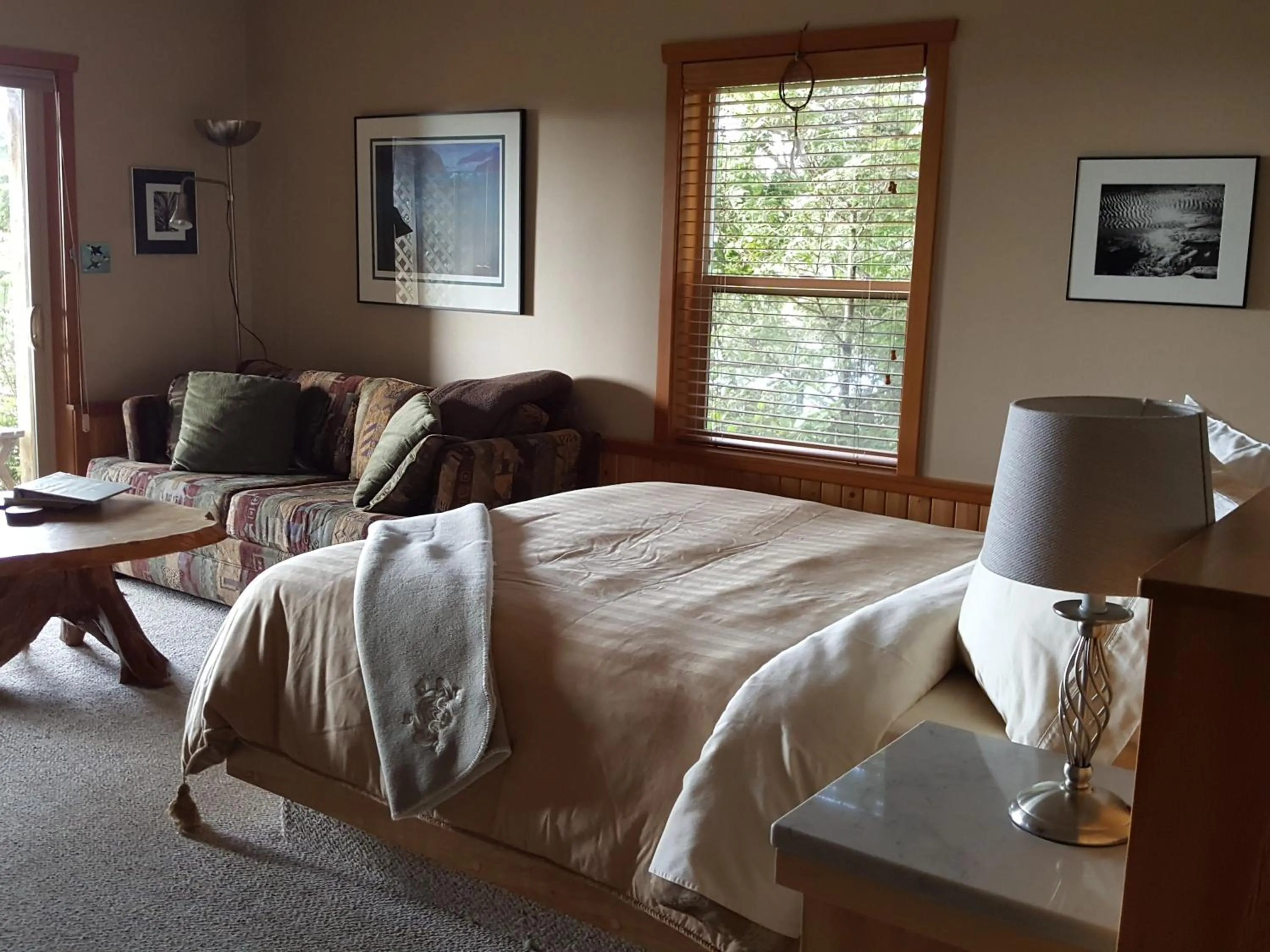 Photo of the whole room, Bed in Reef Point Oceanfront Bed and Breakfast