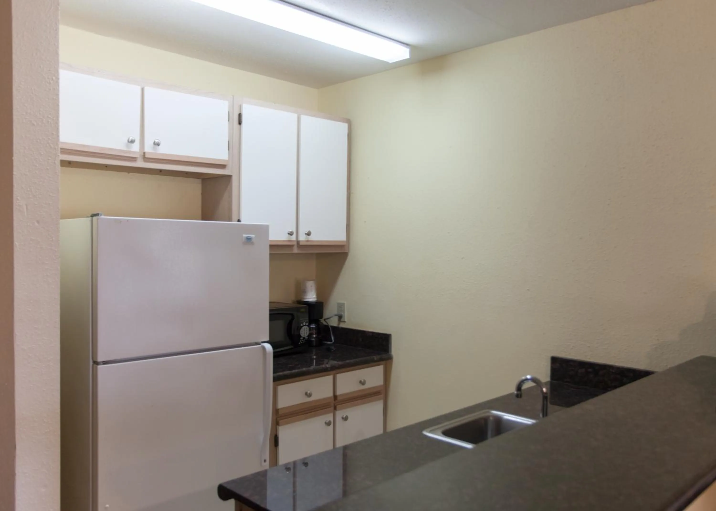 Kitchen or kitchenette in Days Inn by Wyndham Shenandoah