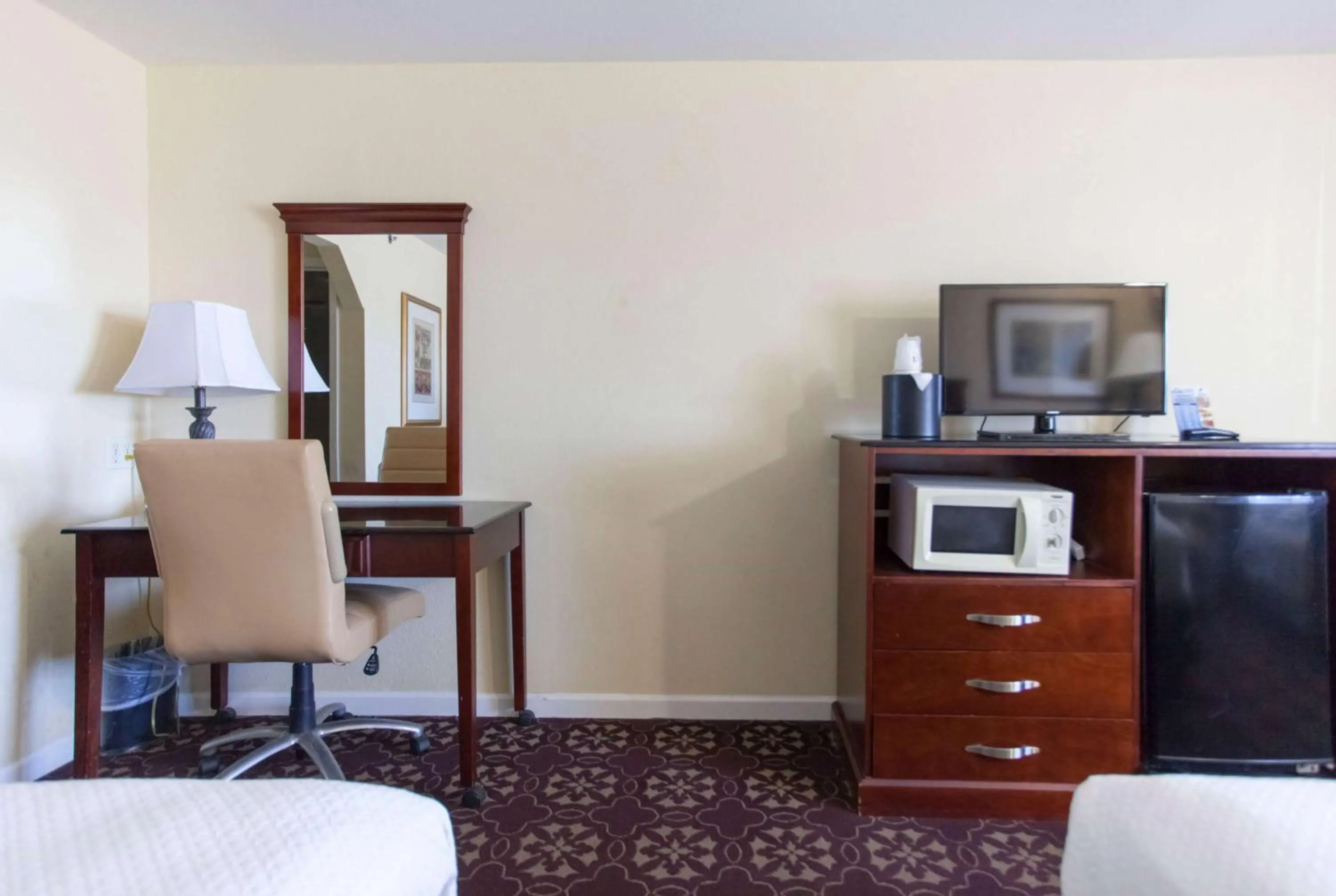 Photo of the whole room in Days Inn by Wyndham Shenandoah