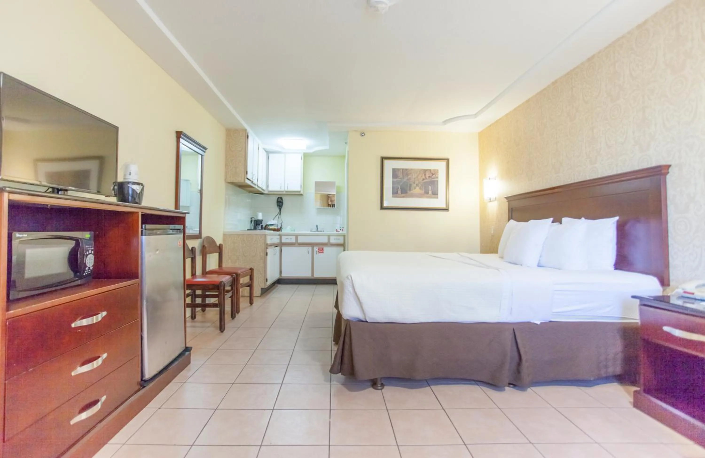 Photo of the whole room, Bed in Days Inn by Wyndham Shenandoah