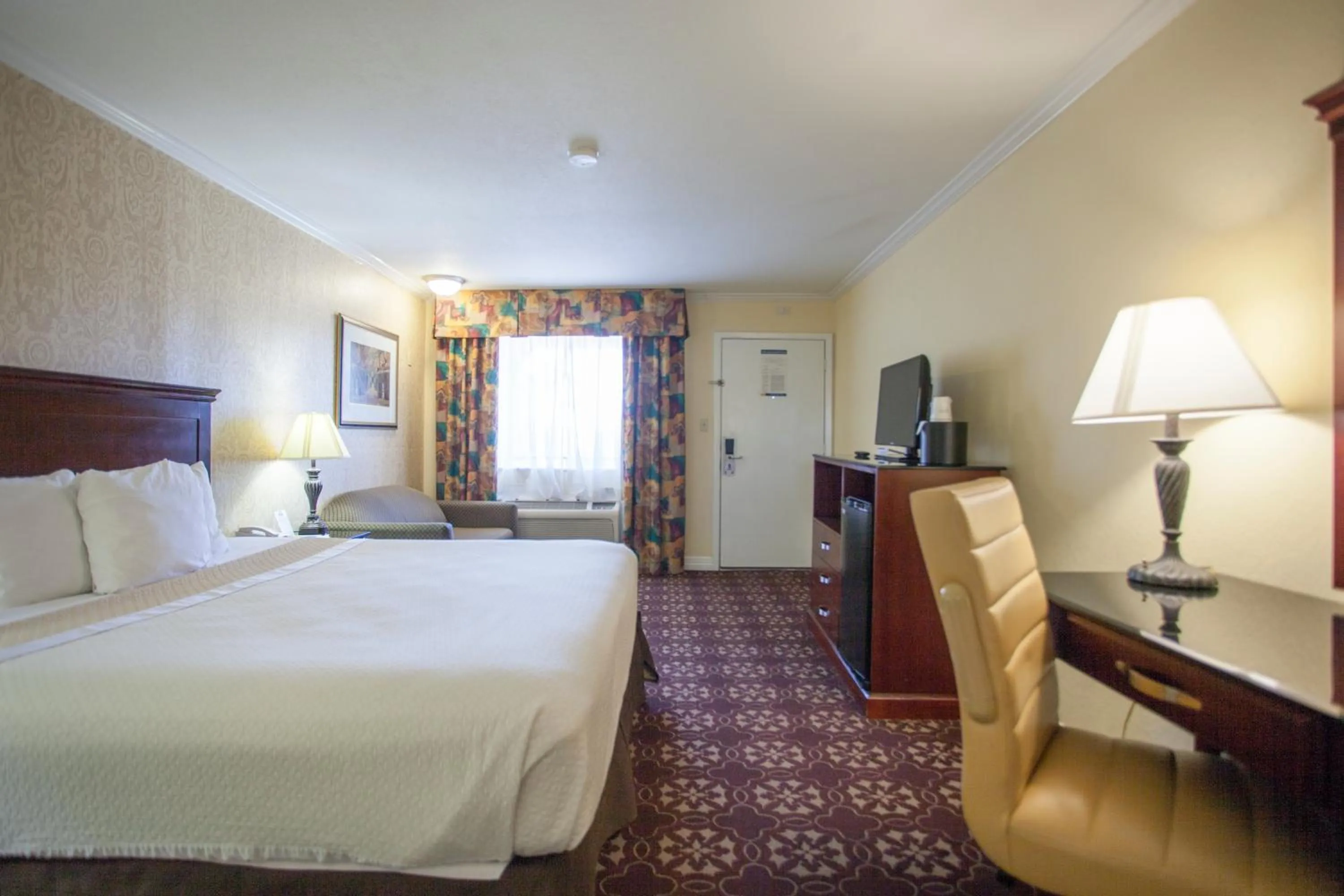 Photo of the whole room, Bed in Days Inn by Wyndham Shenandoah