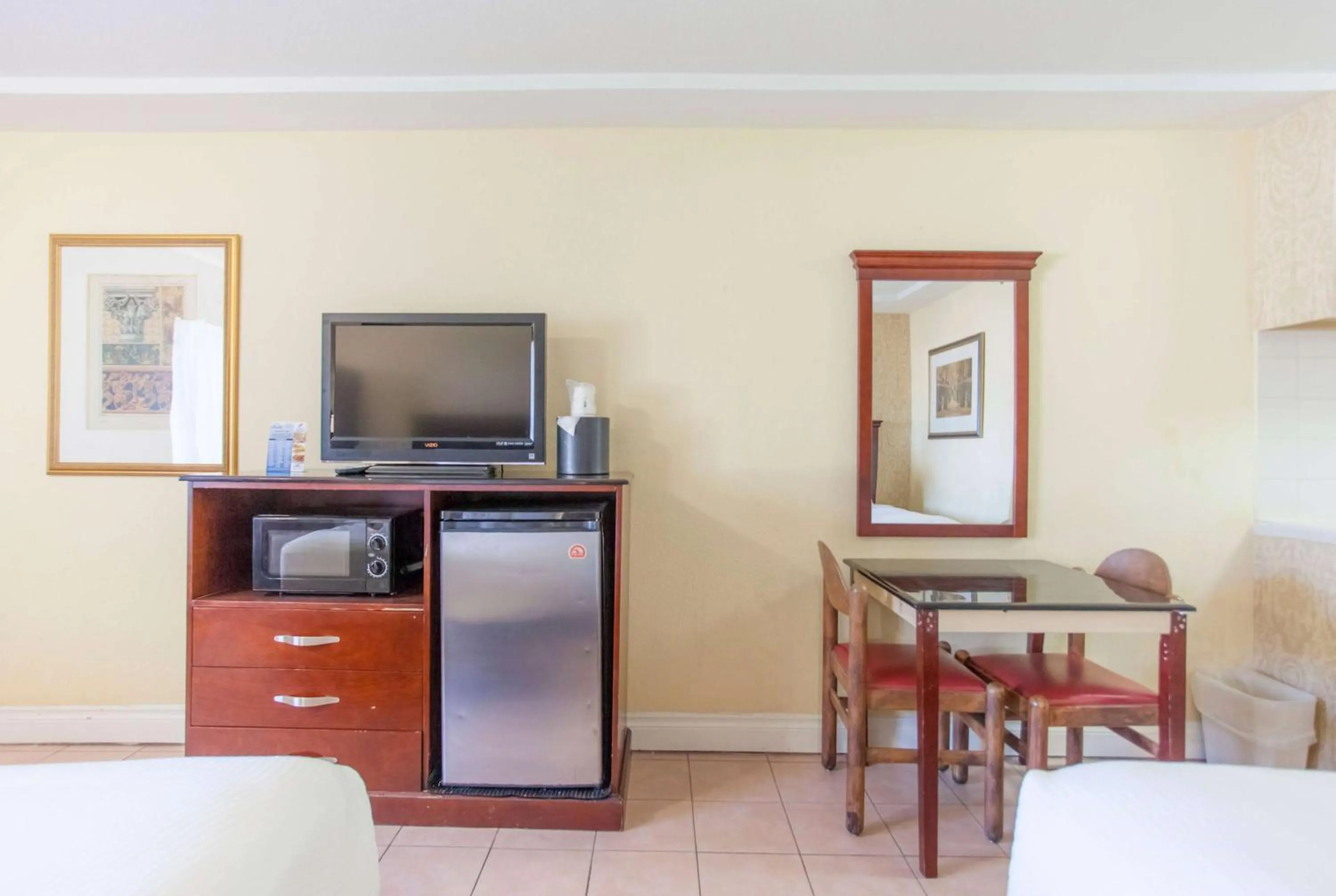 Photo of the whole room in Days Inn by Wyndham Shenandoah