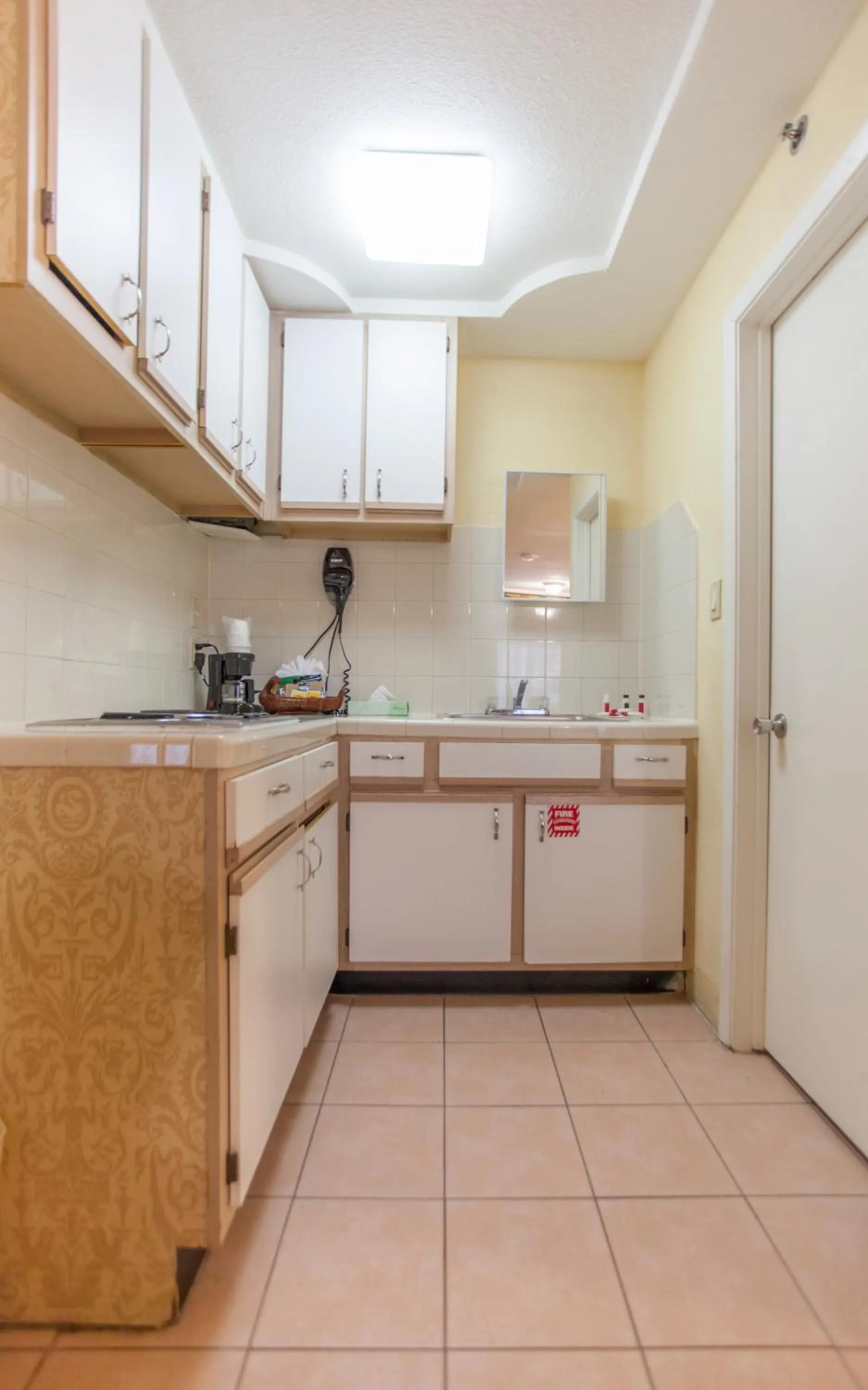 Kitchen or kitchenette in Days Inn by Wyndham Shenandoah