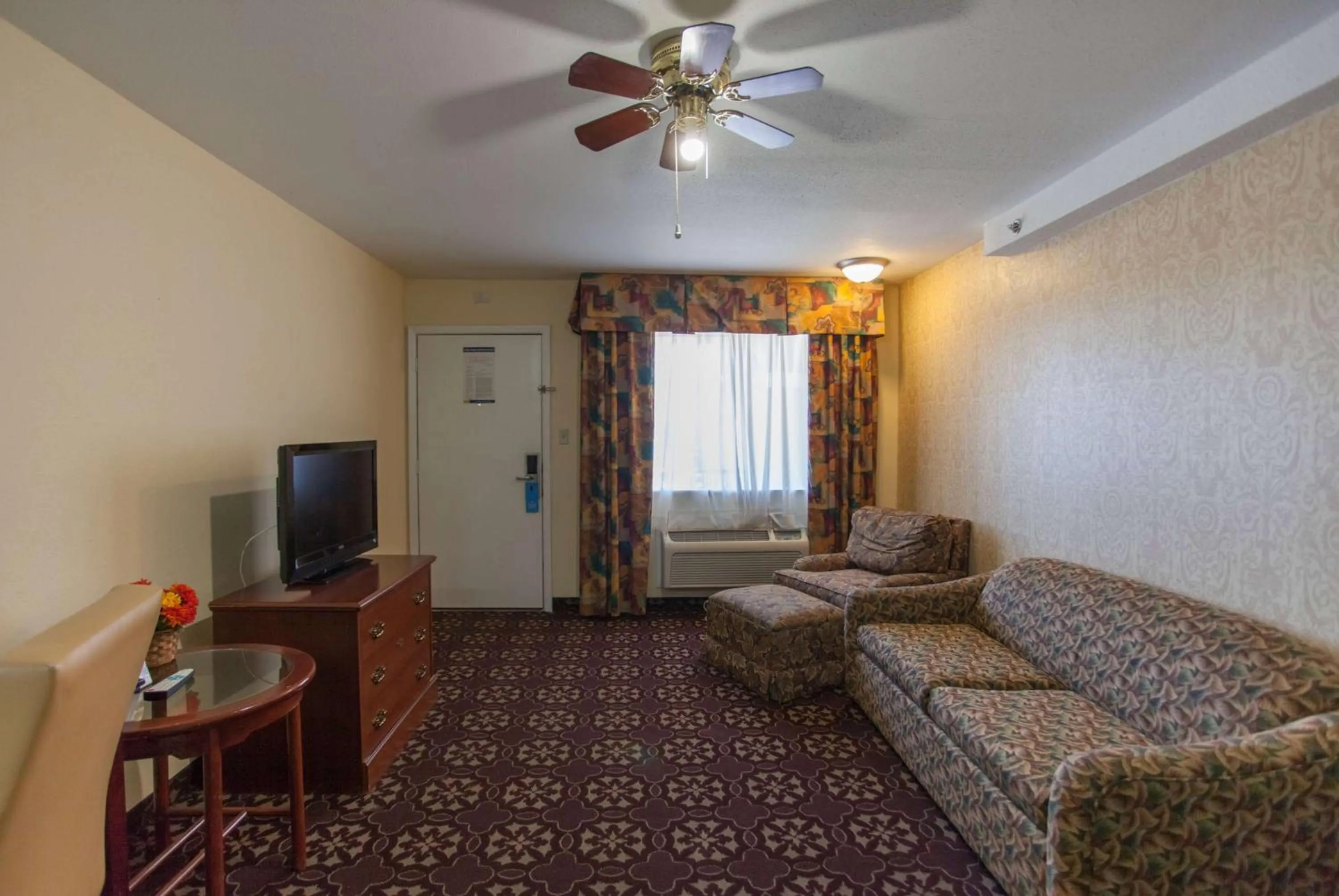 Photo of the whole room in Days Inn by Wyndham Shenandoah