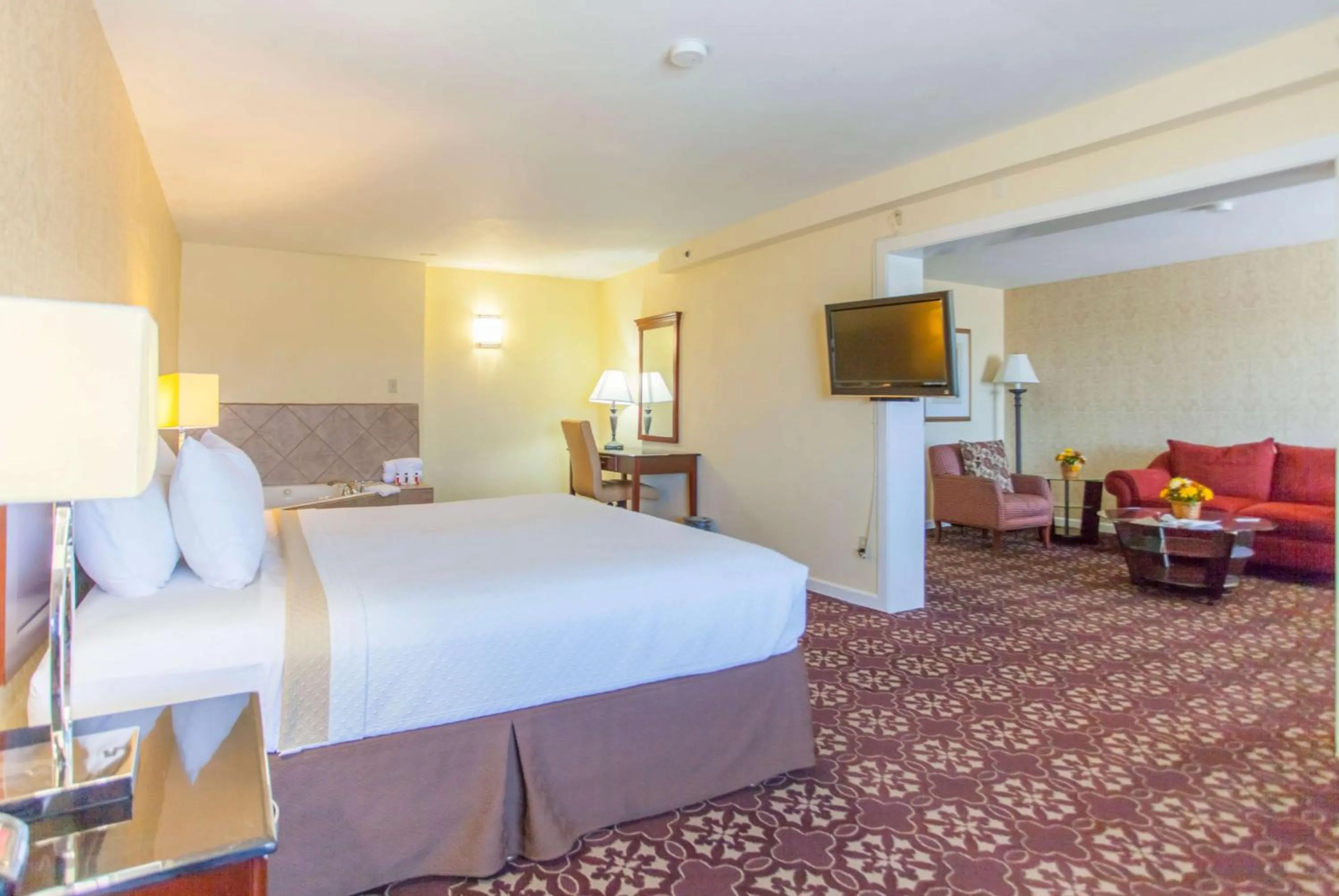Photo of the whole room, Bed in Days Inn by Wyndham Shenandoah
