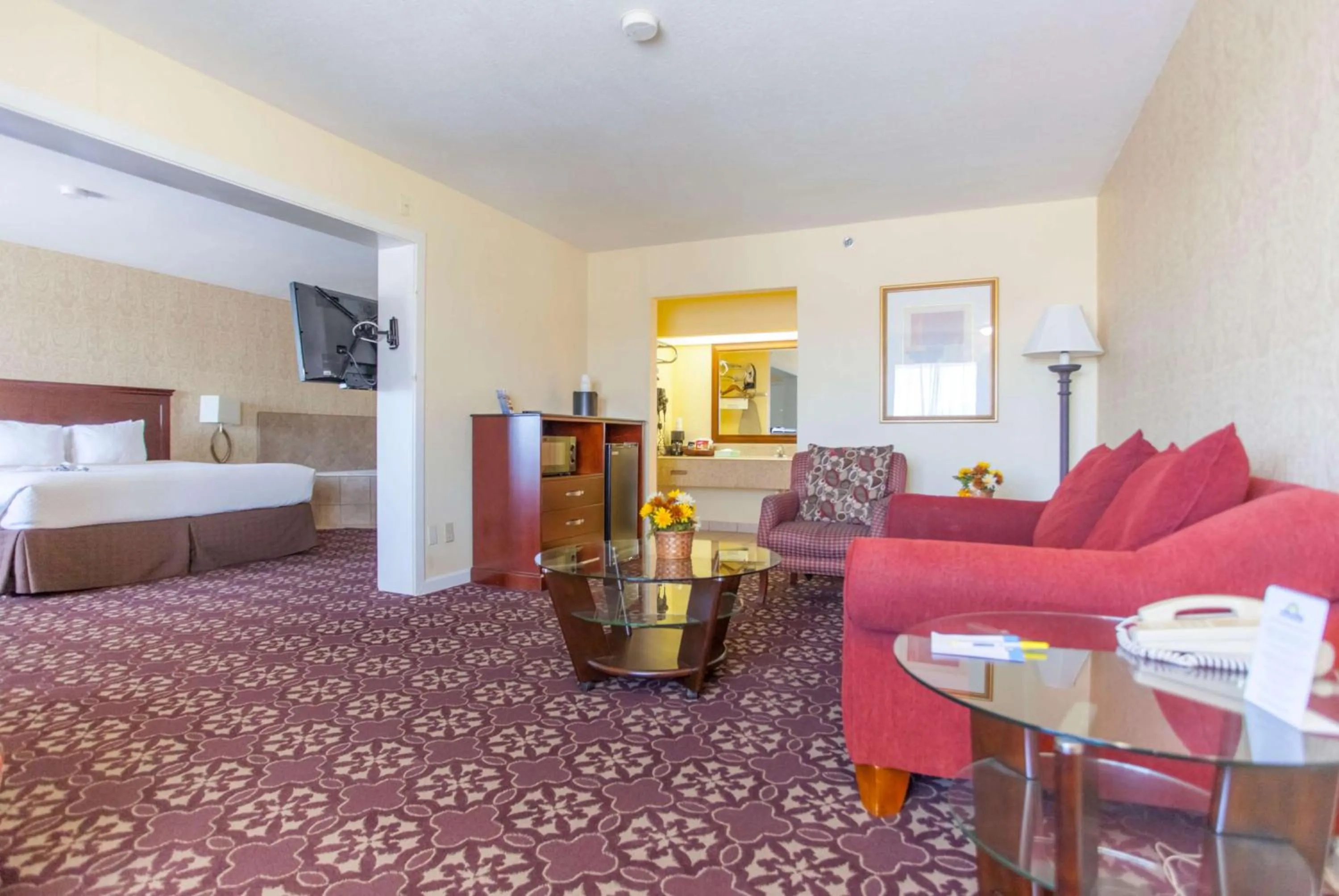 Photo of the whole room, Bed in Days Inn by Wyndham Shenandoah