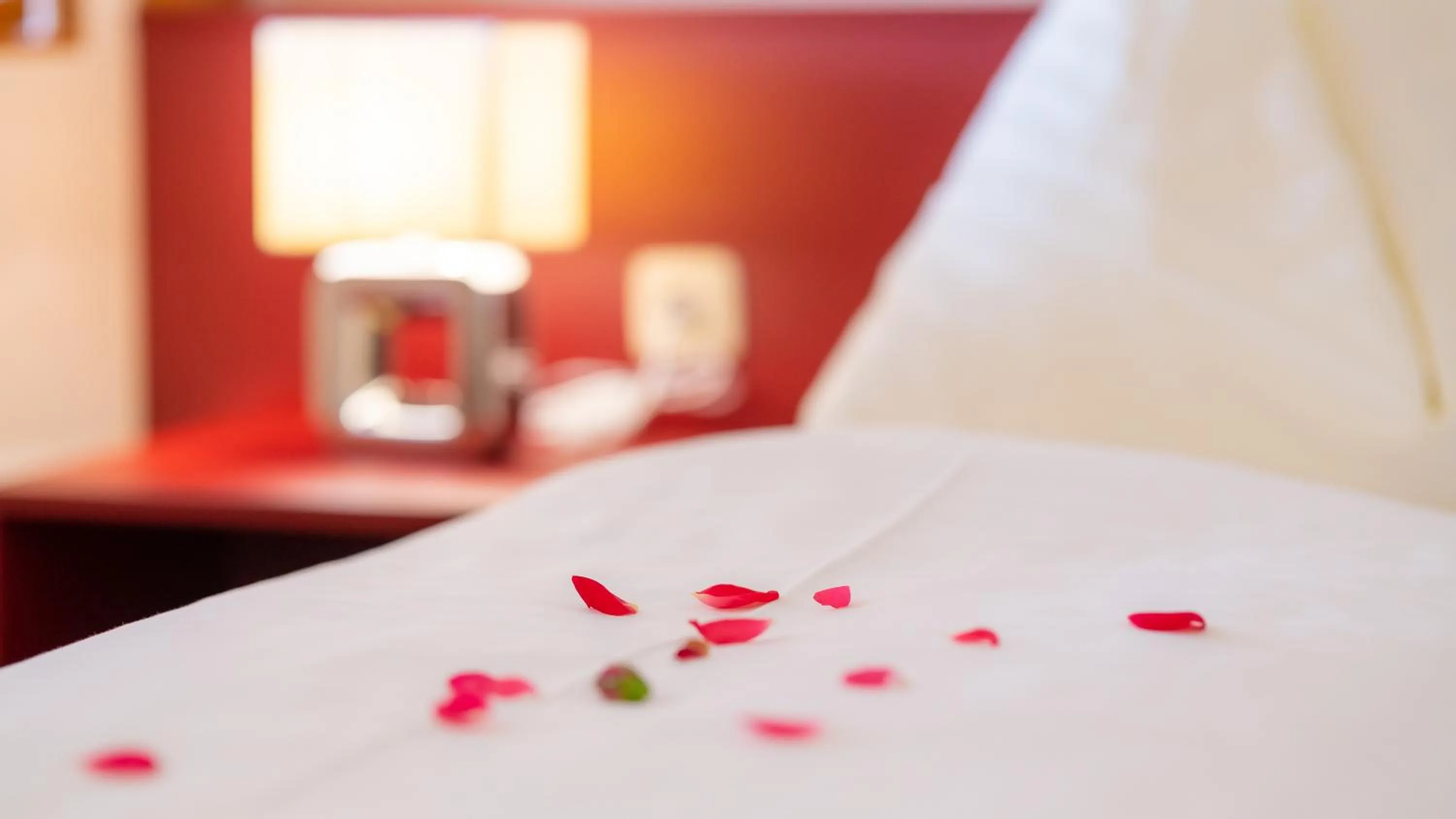 Bedroom, Bed in Strandhotel Orchidee