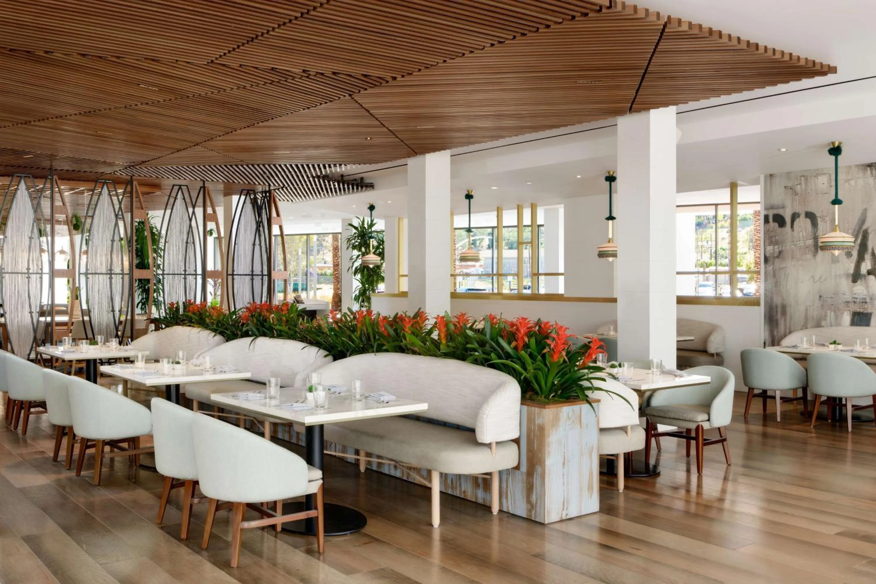 Restaurant/places to eat in Hilton Los Angeles-Culver City, CA